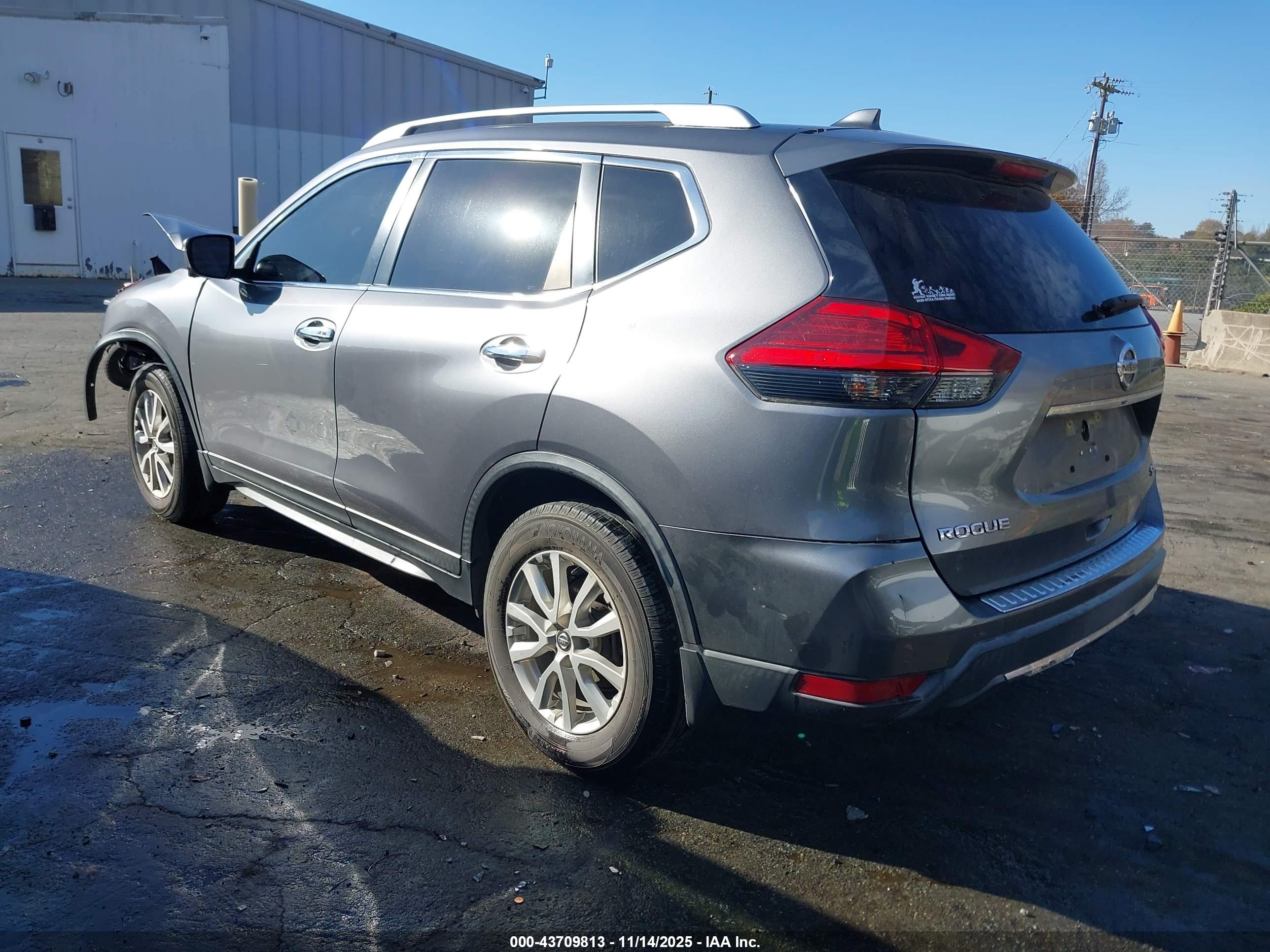 NISSAN ROGUE image 3