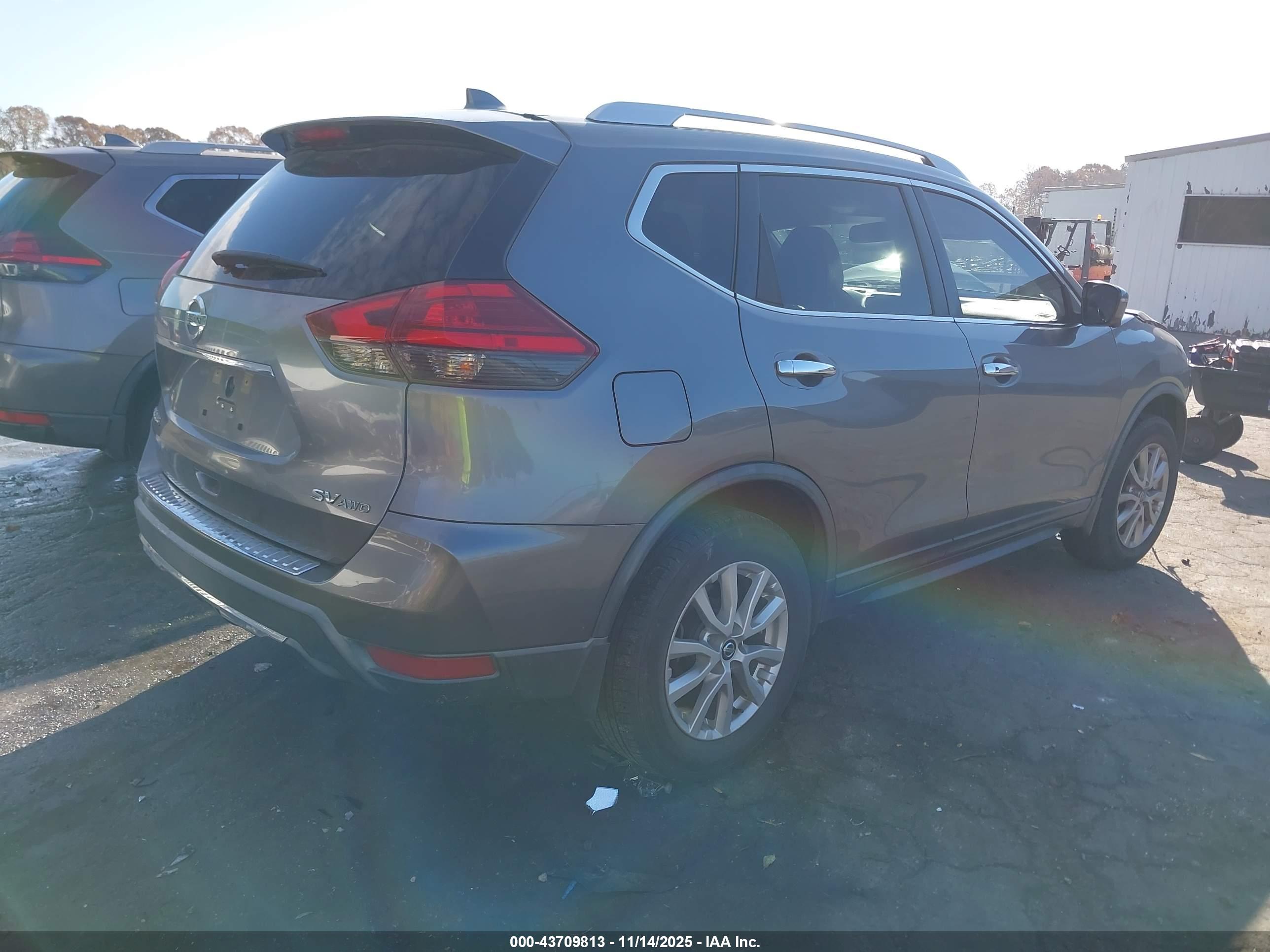 NISSAN ROGUE image 4