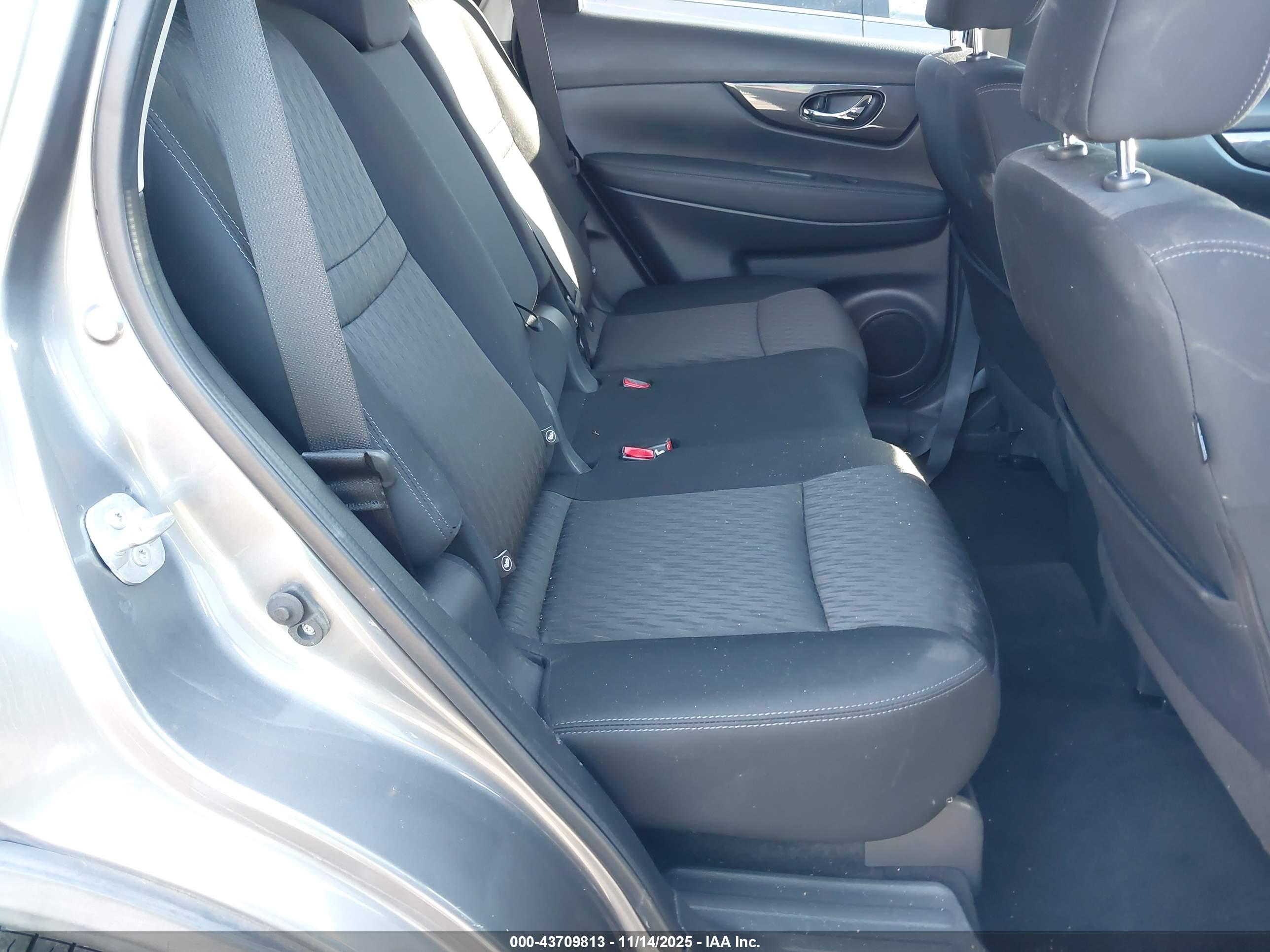NISSAN ROGUE image 8