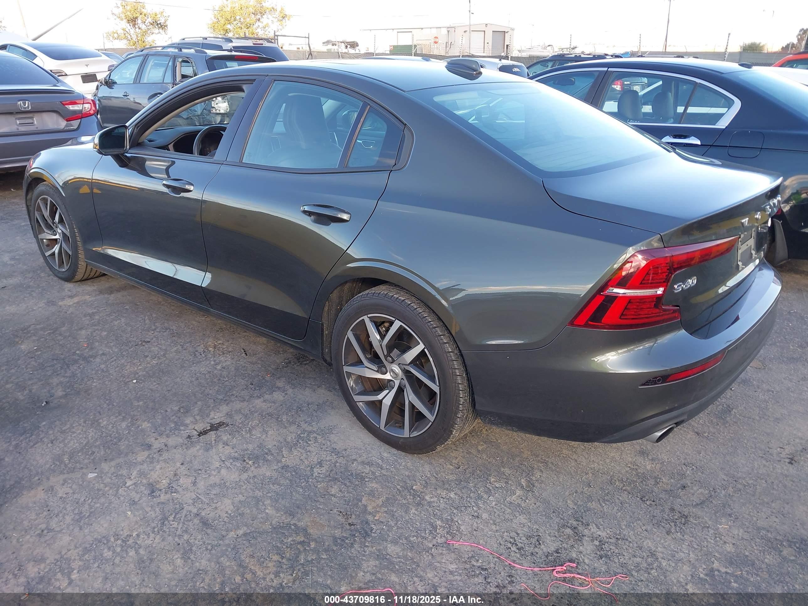 VOLVO S60 image 3