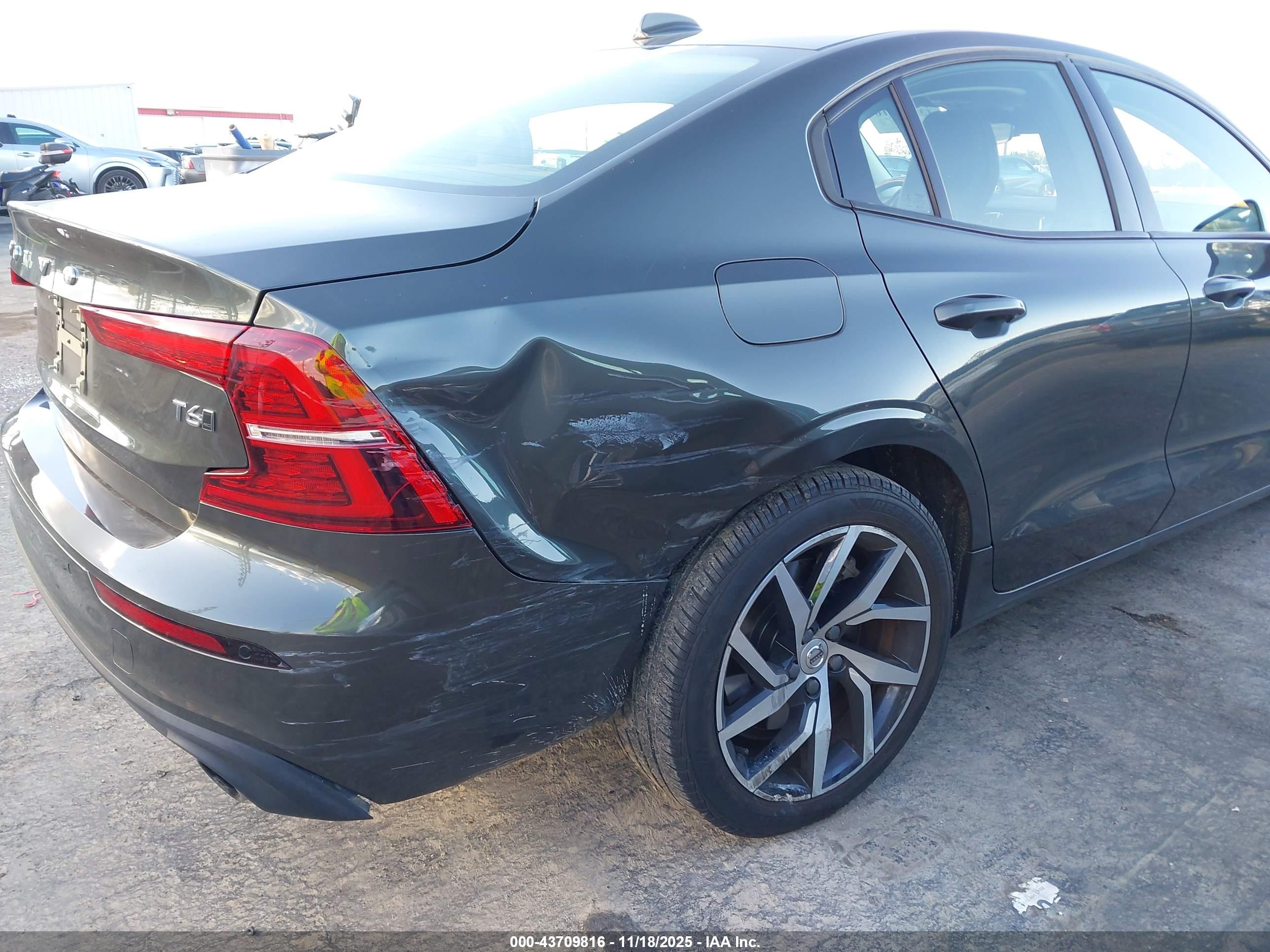 VOLVO S60 image 6