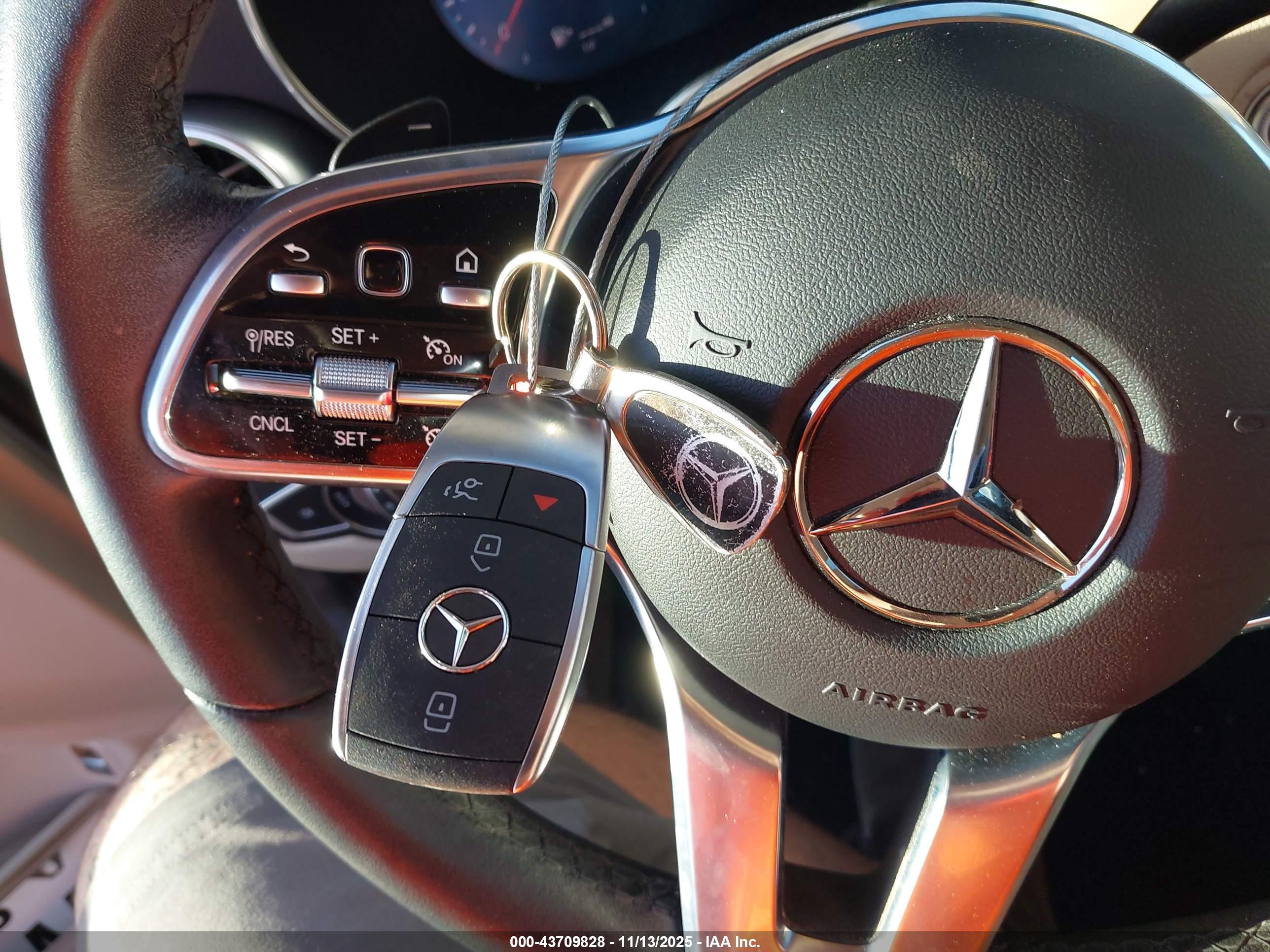 MERCEDES-BENZ GLC image 11