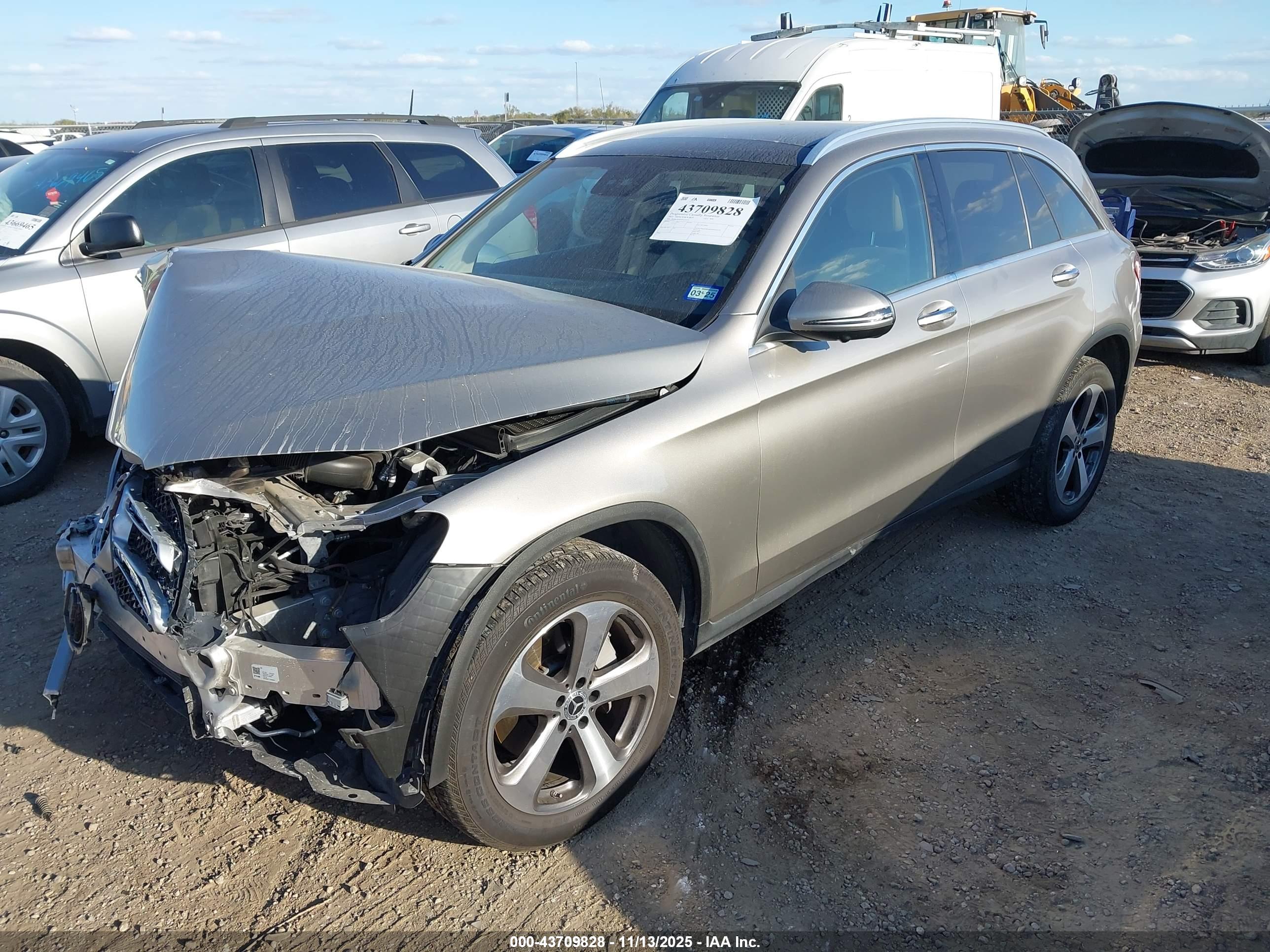 MERCEDES-BENZ GLC image 2