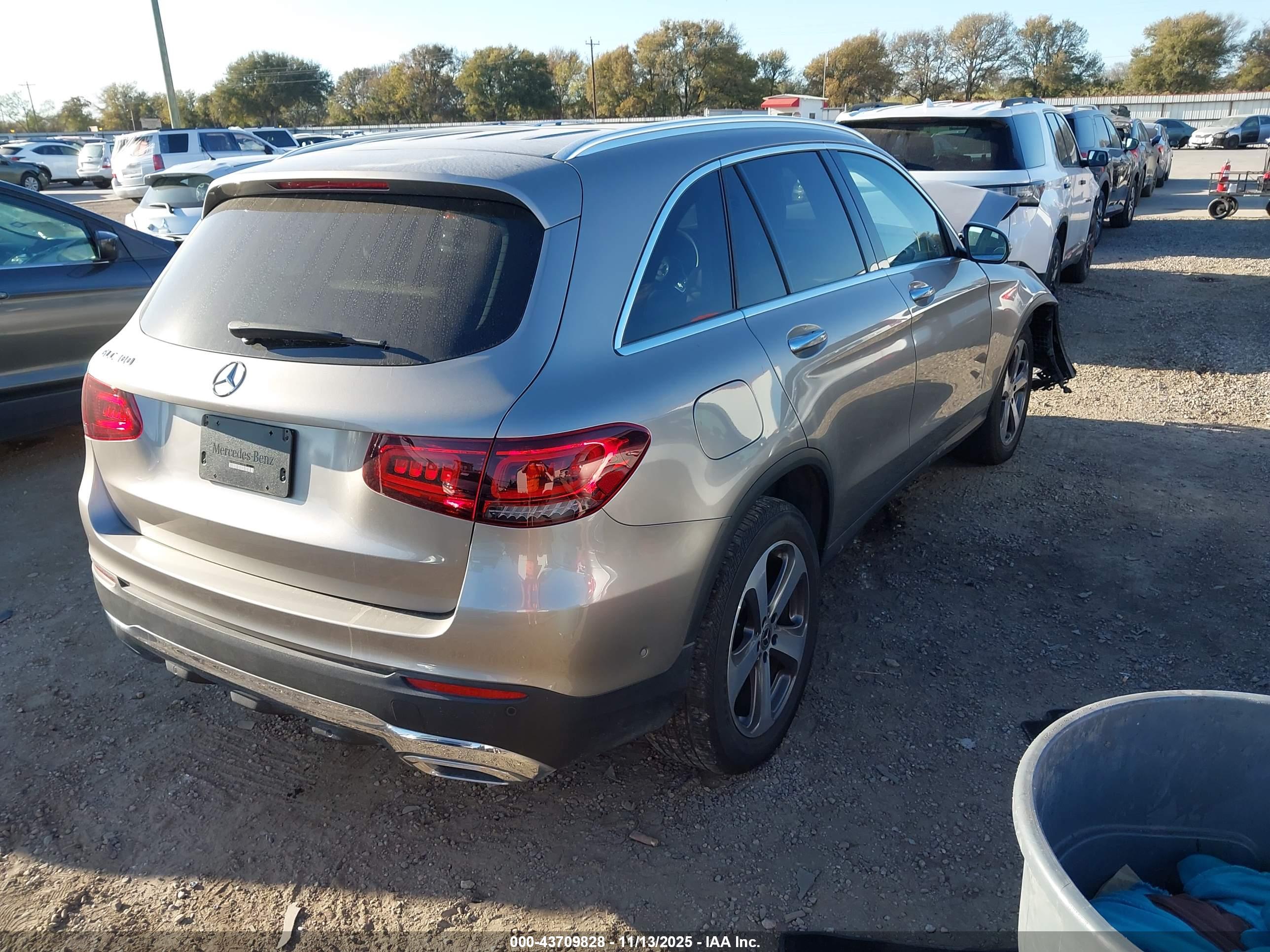 MERCEDES-BENZ GLC image 4
