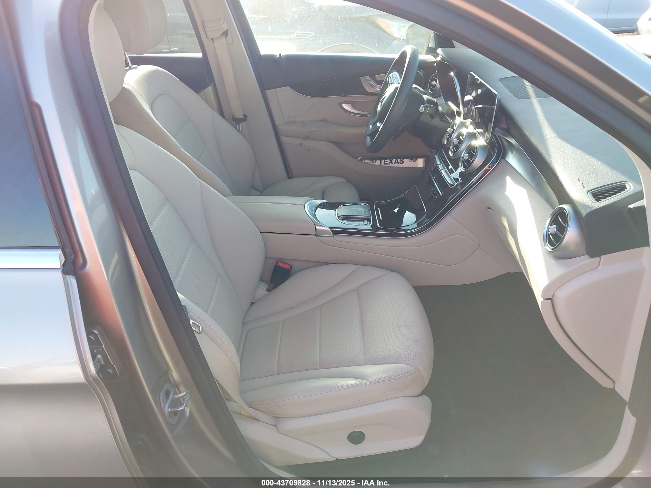 MERCEDES-BENZ GLC image 5