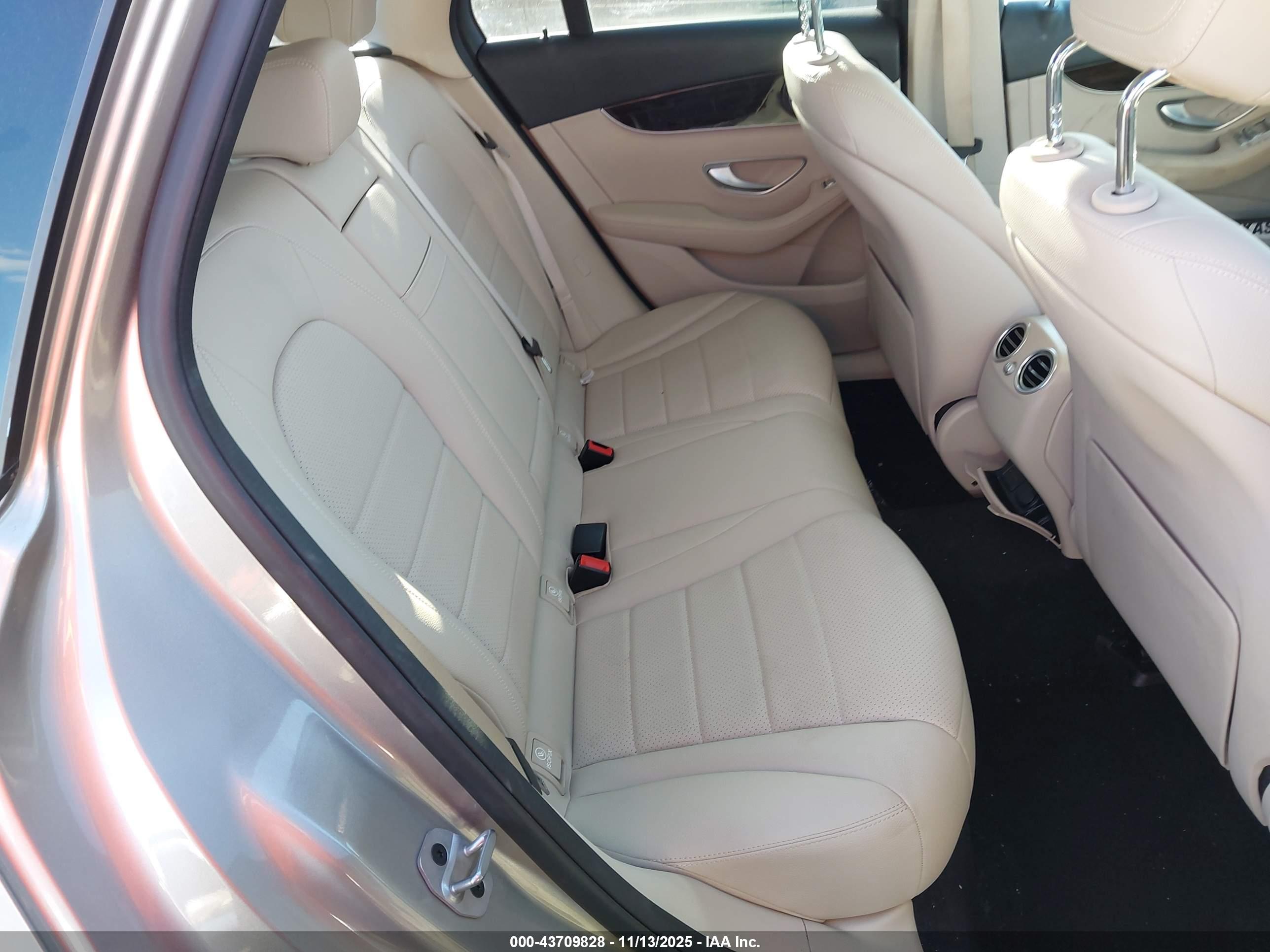 MERCEDES-BENZ GLC image 8