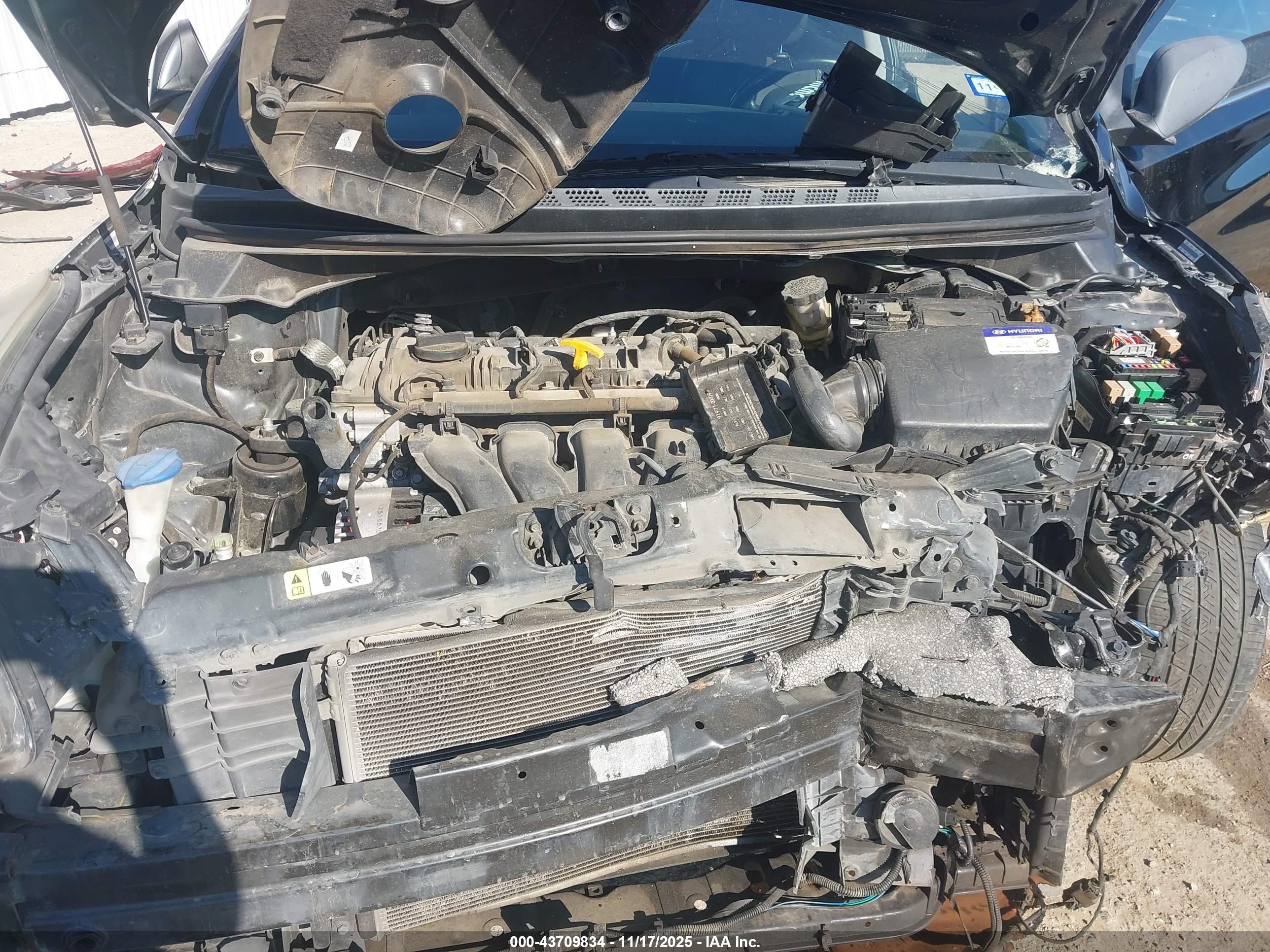 HYUNDAI ELANTRA image 10