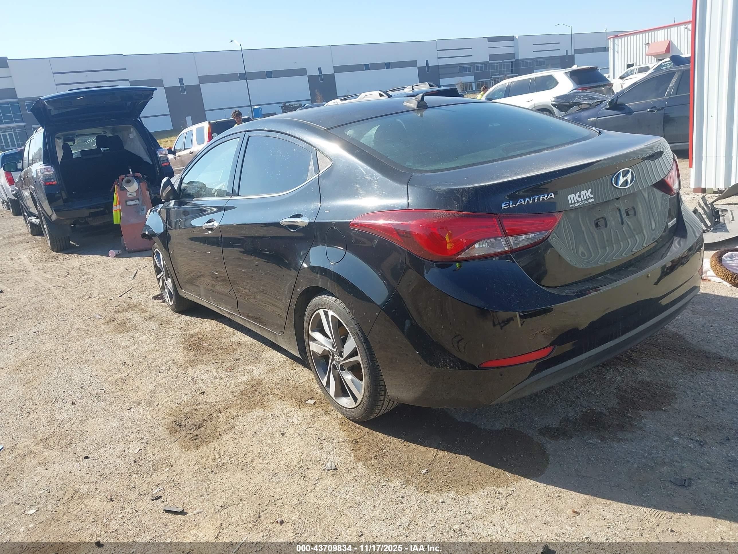 HYUNDAI ELANTRA image 3