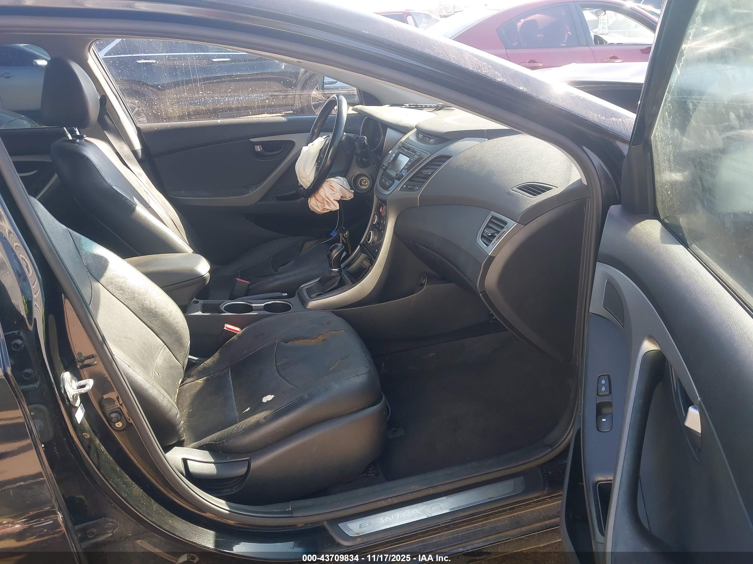 HYUNDAI ELANTRA image 5