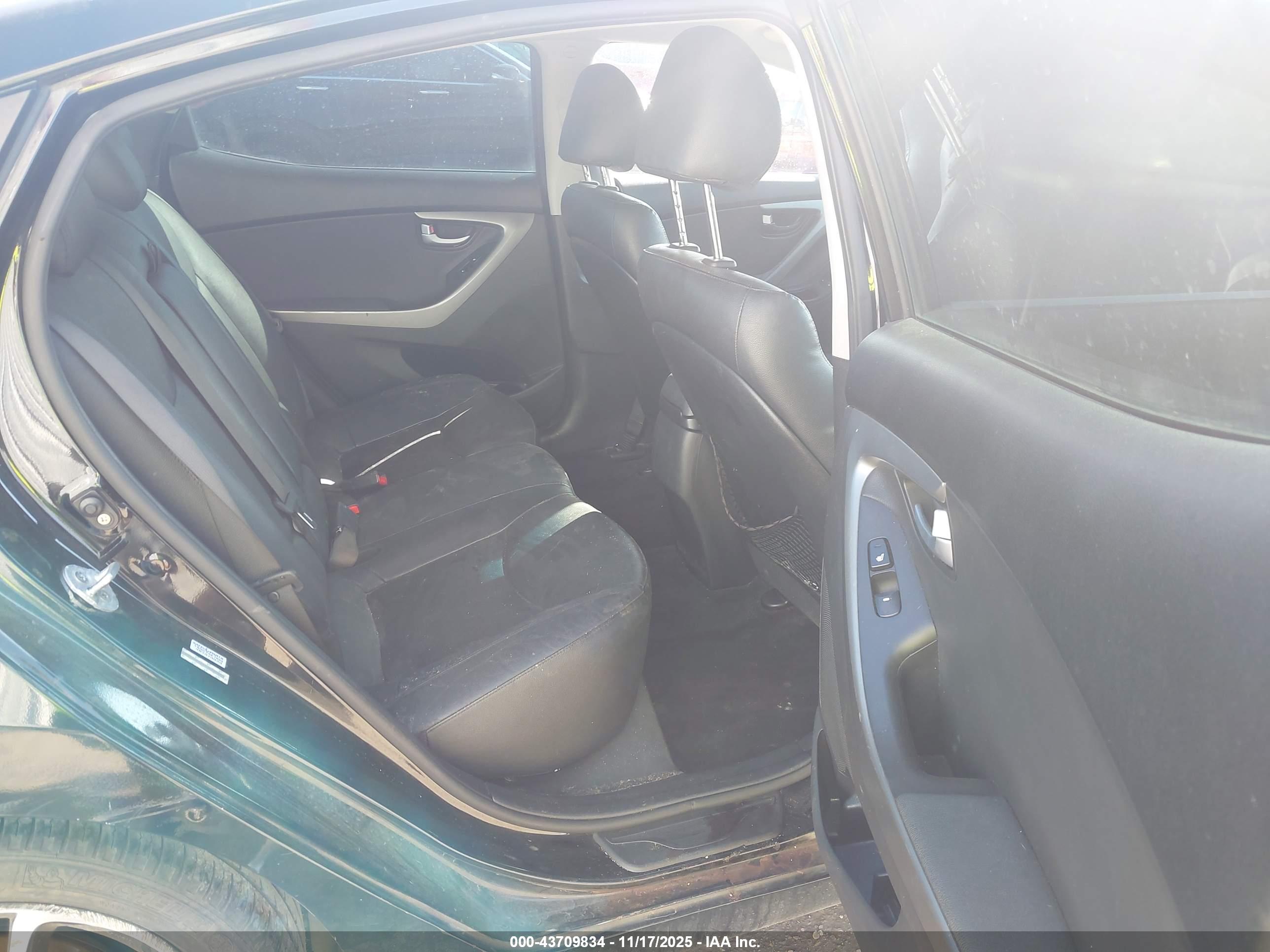 HYUNDAI ELANTRA image 8