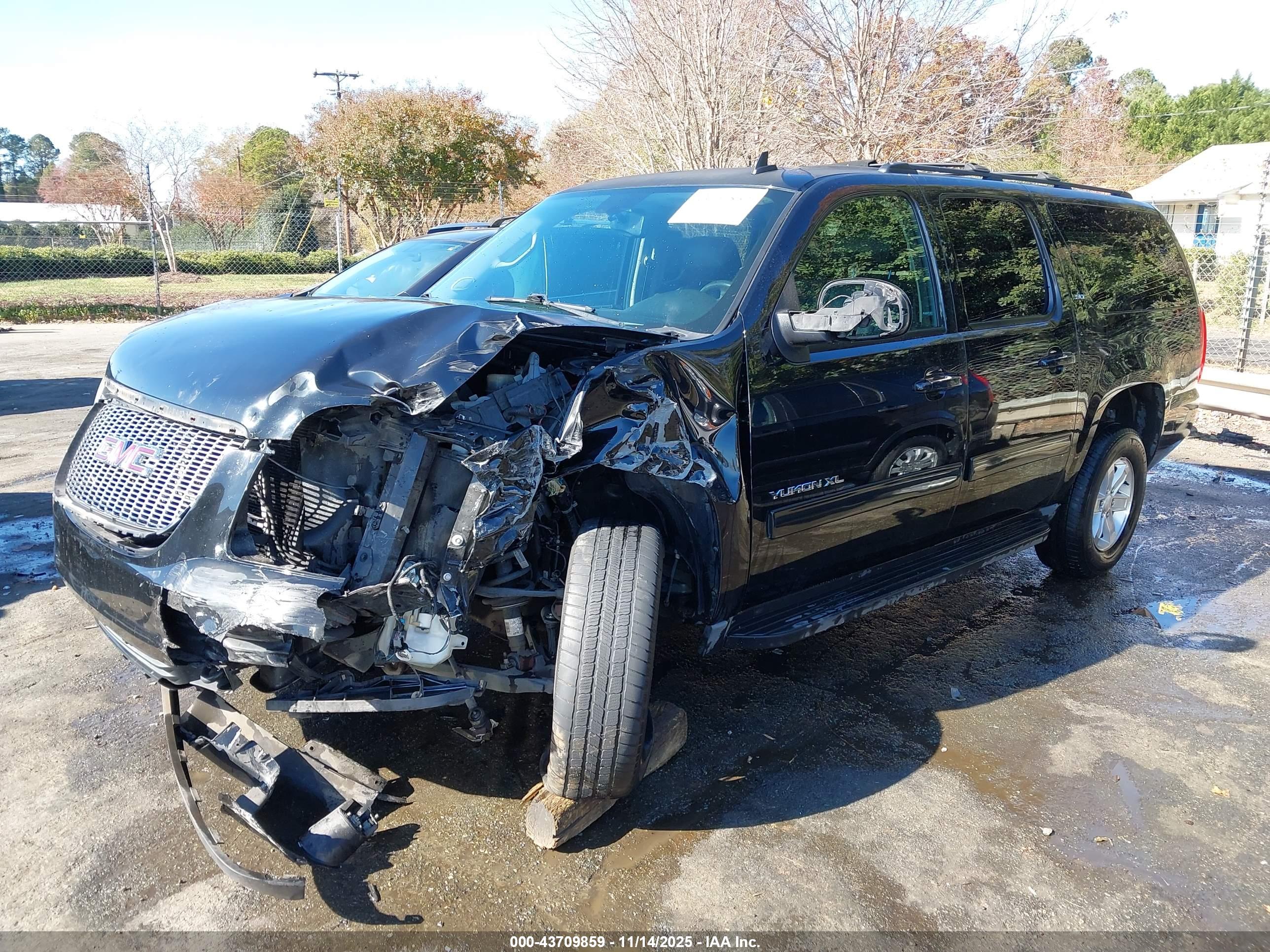 GMC YUKON image 2