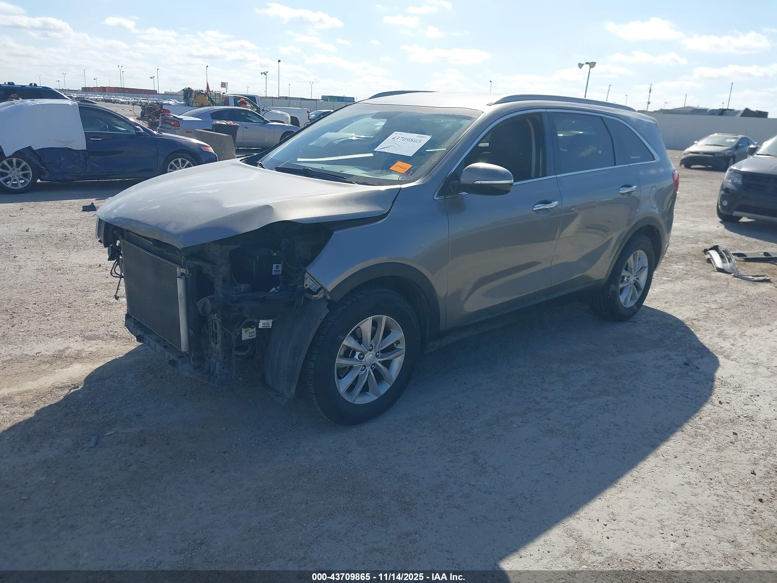 KIA SORENTO image 2