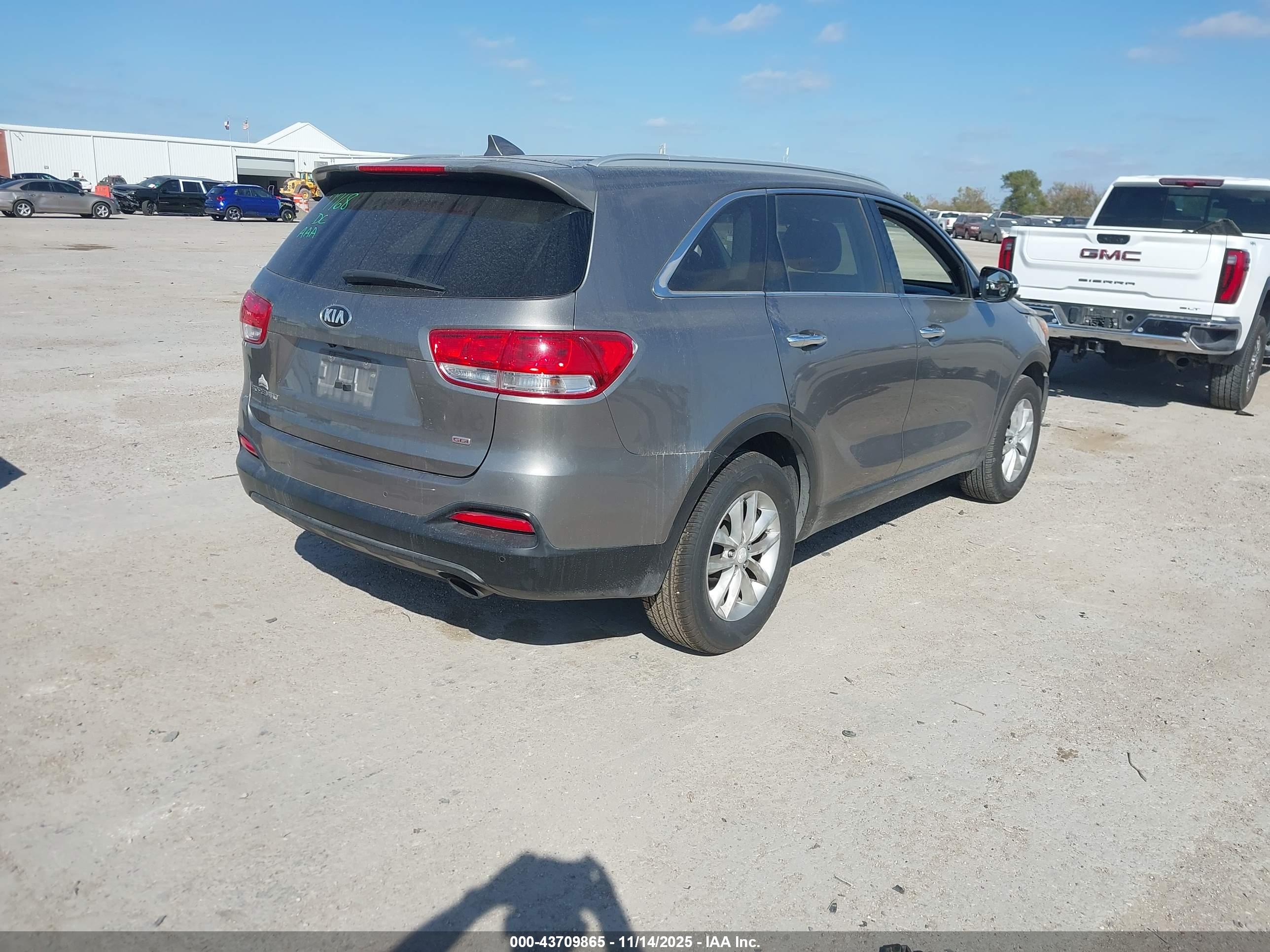 KIA SORENTO image 4