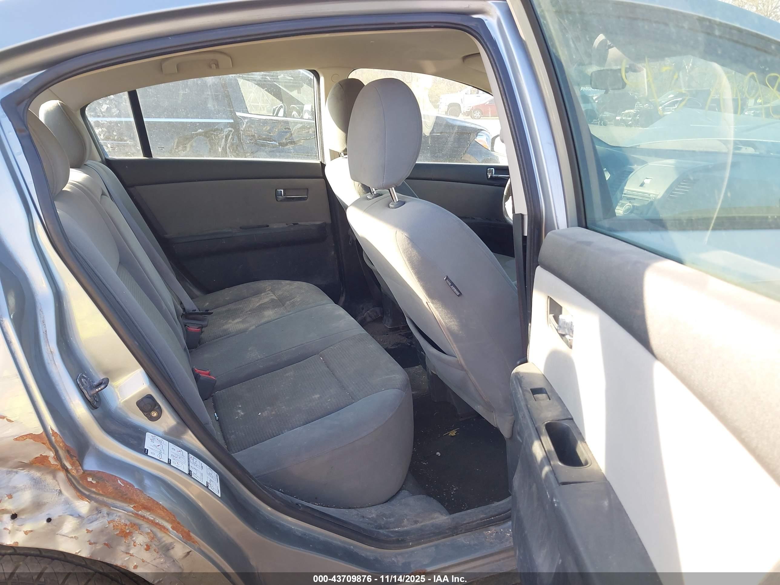 NISSAN SENTRA image 8