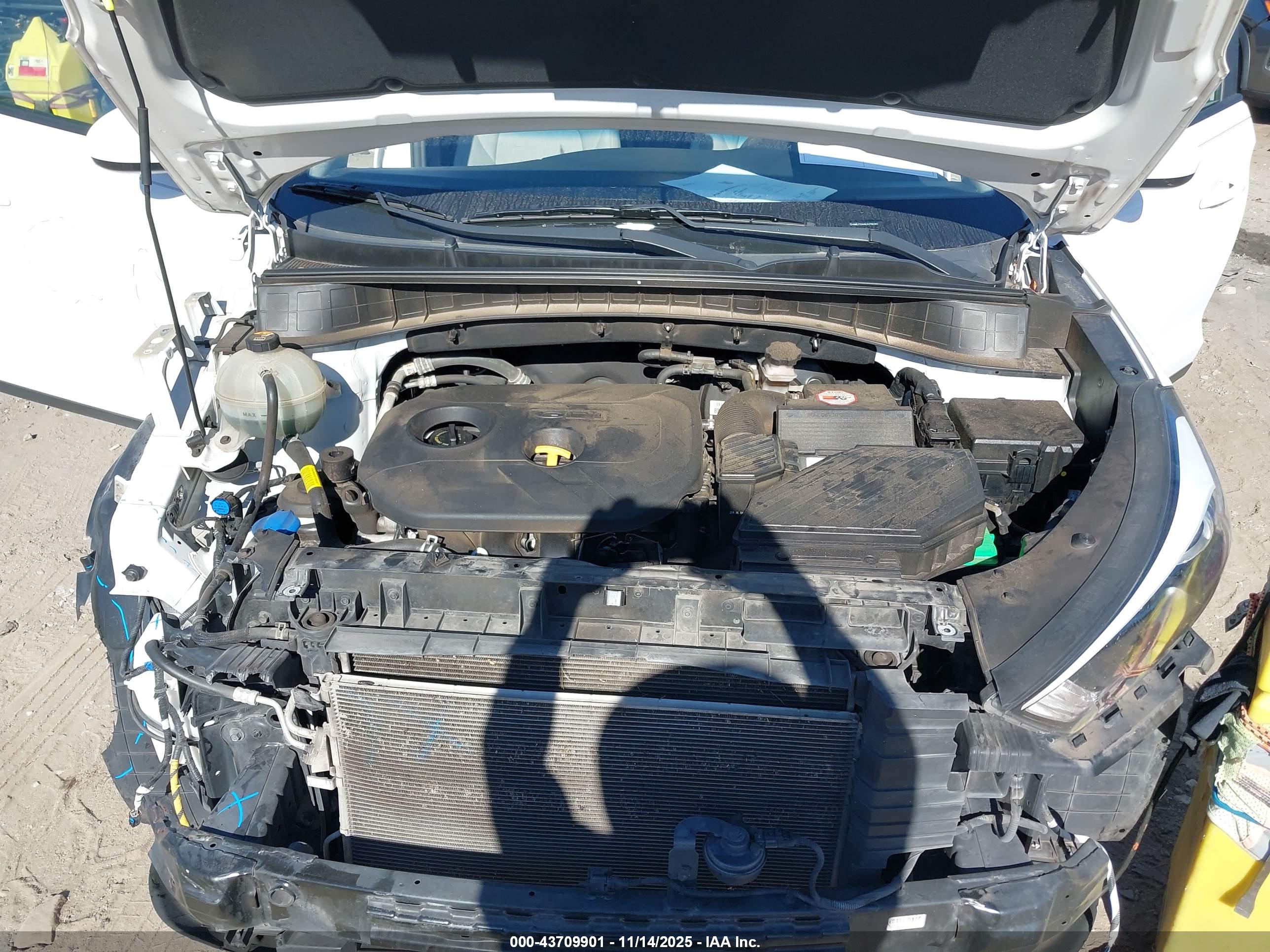 HYUNDAI TUCSON image 10