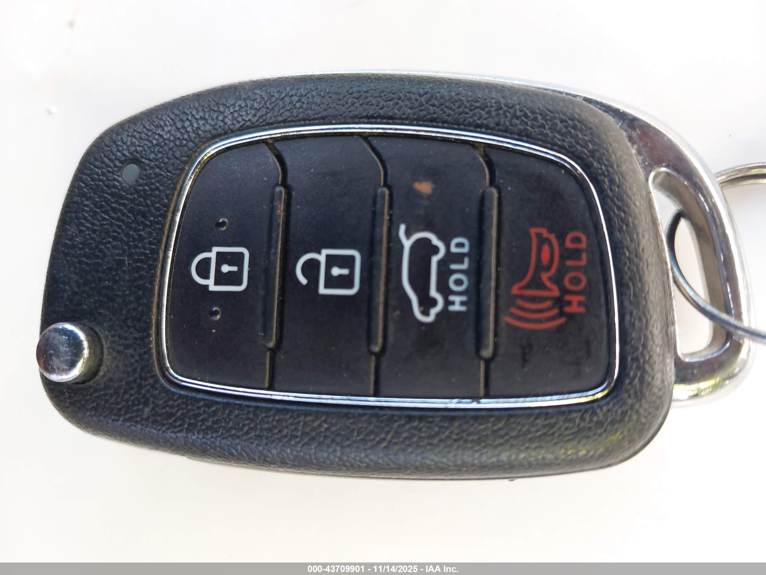 HYUNDAI TUCSON image 11
