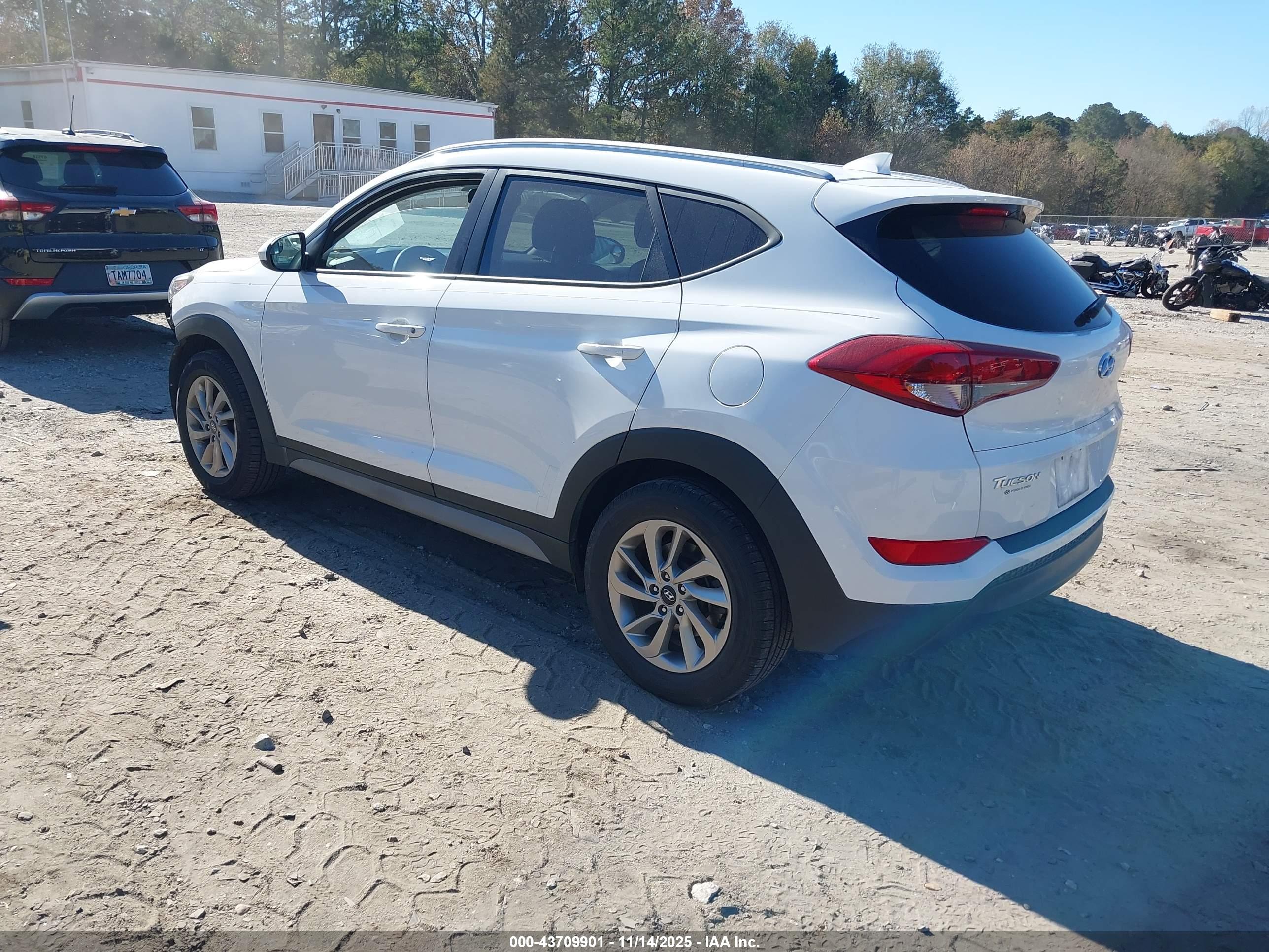 HYUNDAI TUCSON image 3