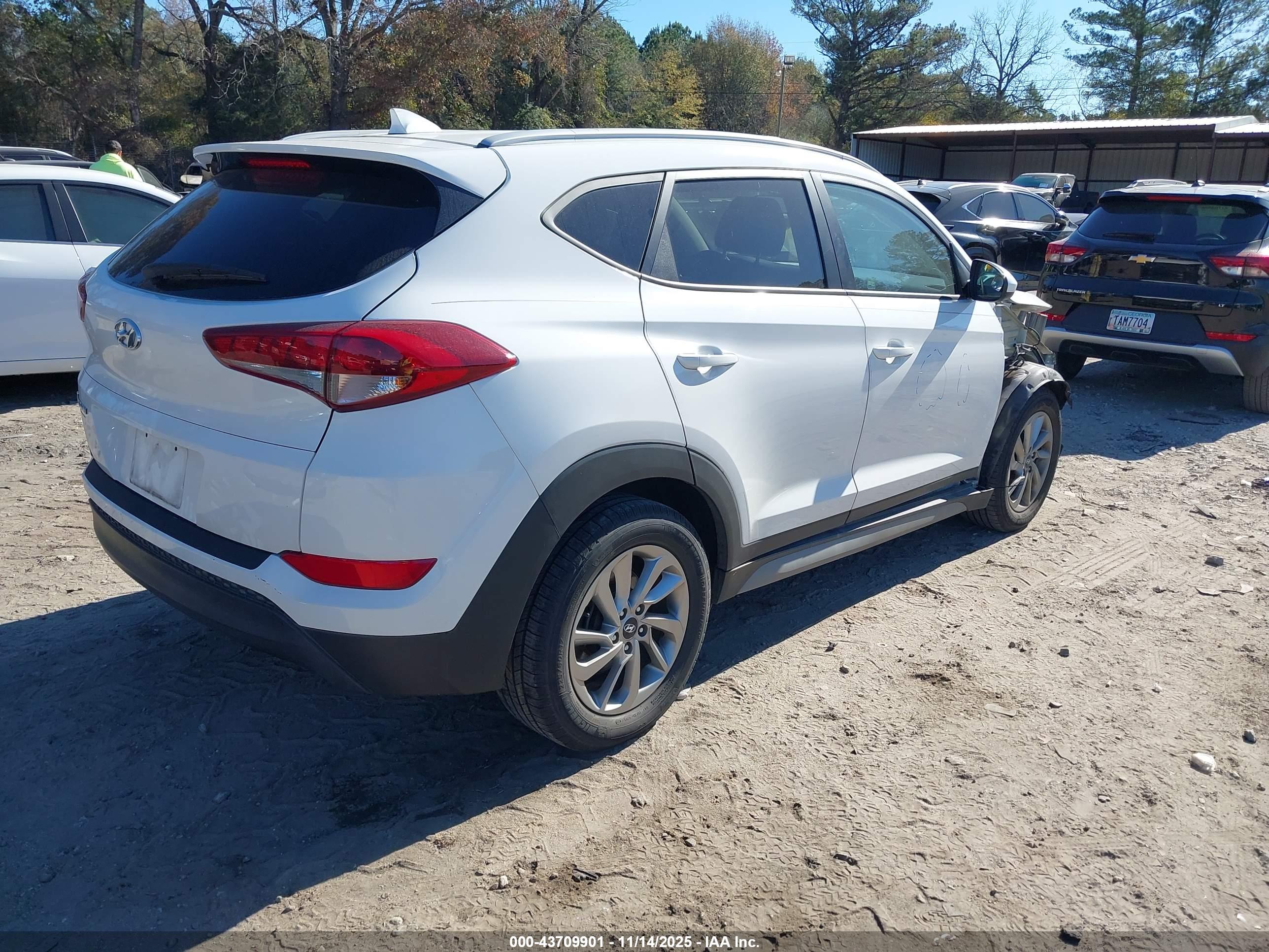 HYUNDAI TUCSON image 4