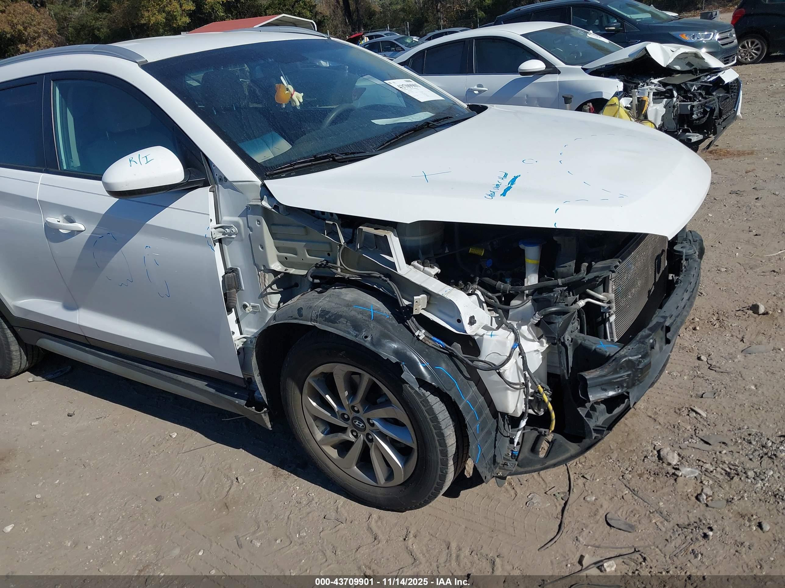 HYUNDAI TUCSON image 6