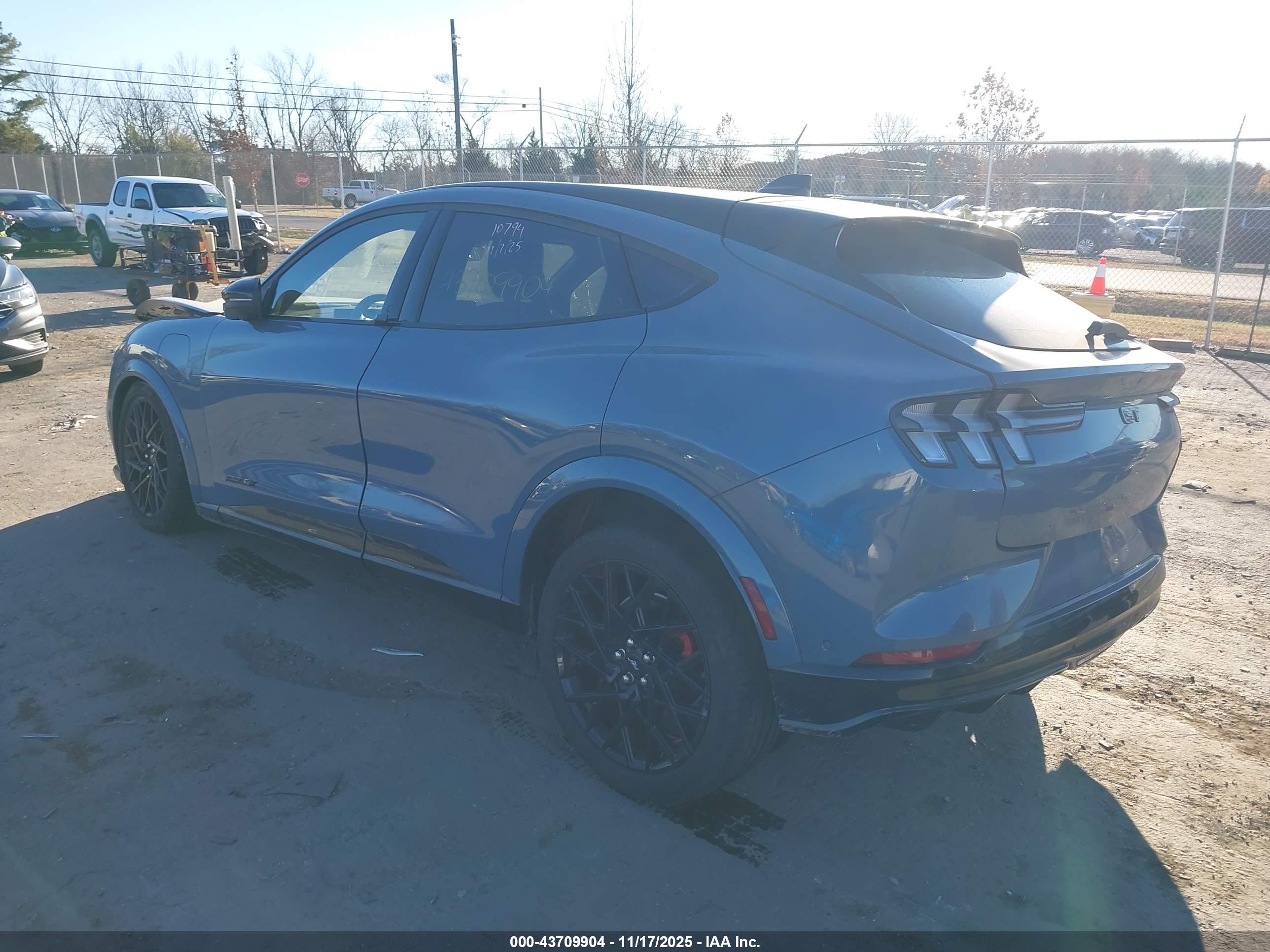 FORD MUSTANG image 3