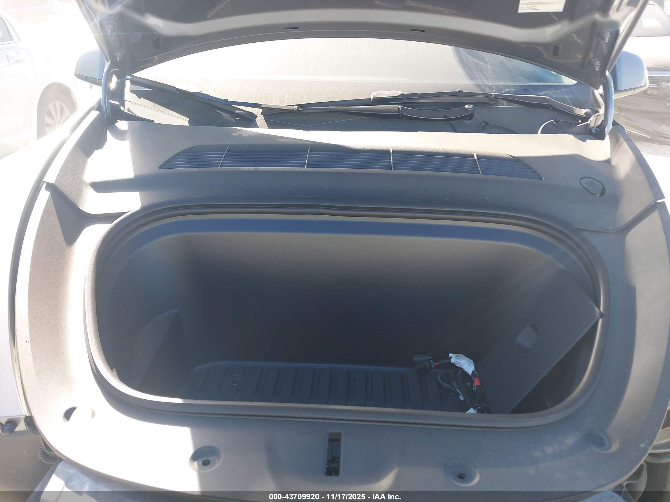 TESLA MODEL image 10