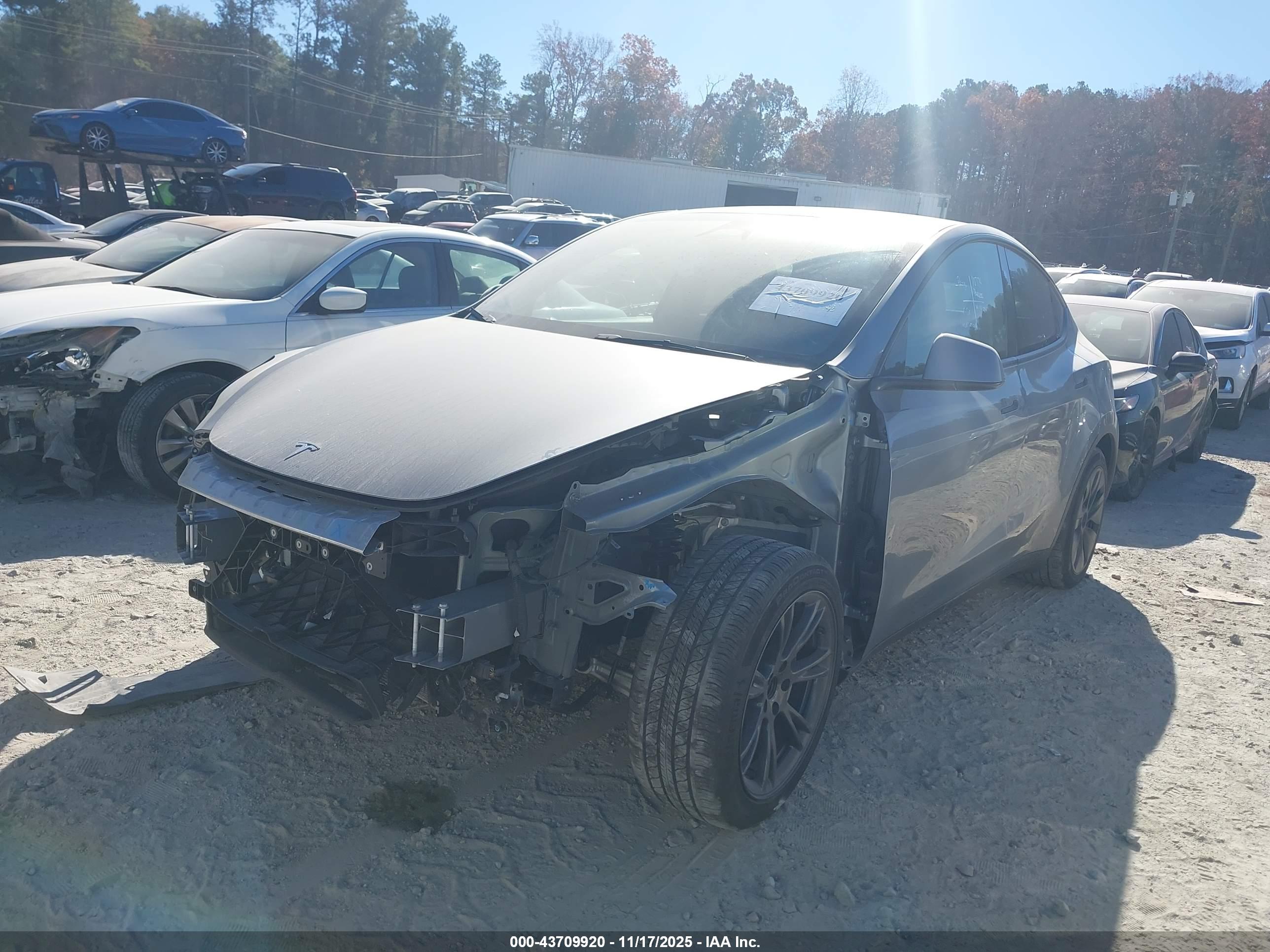 TESLA MODEL image 2