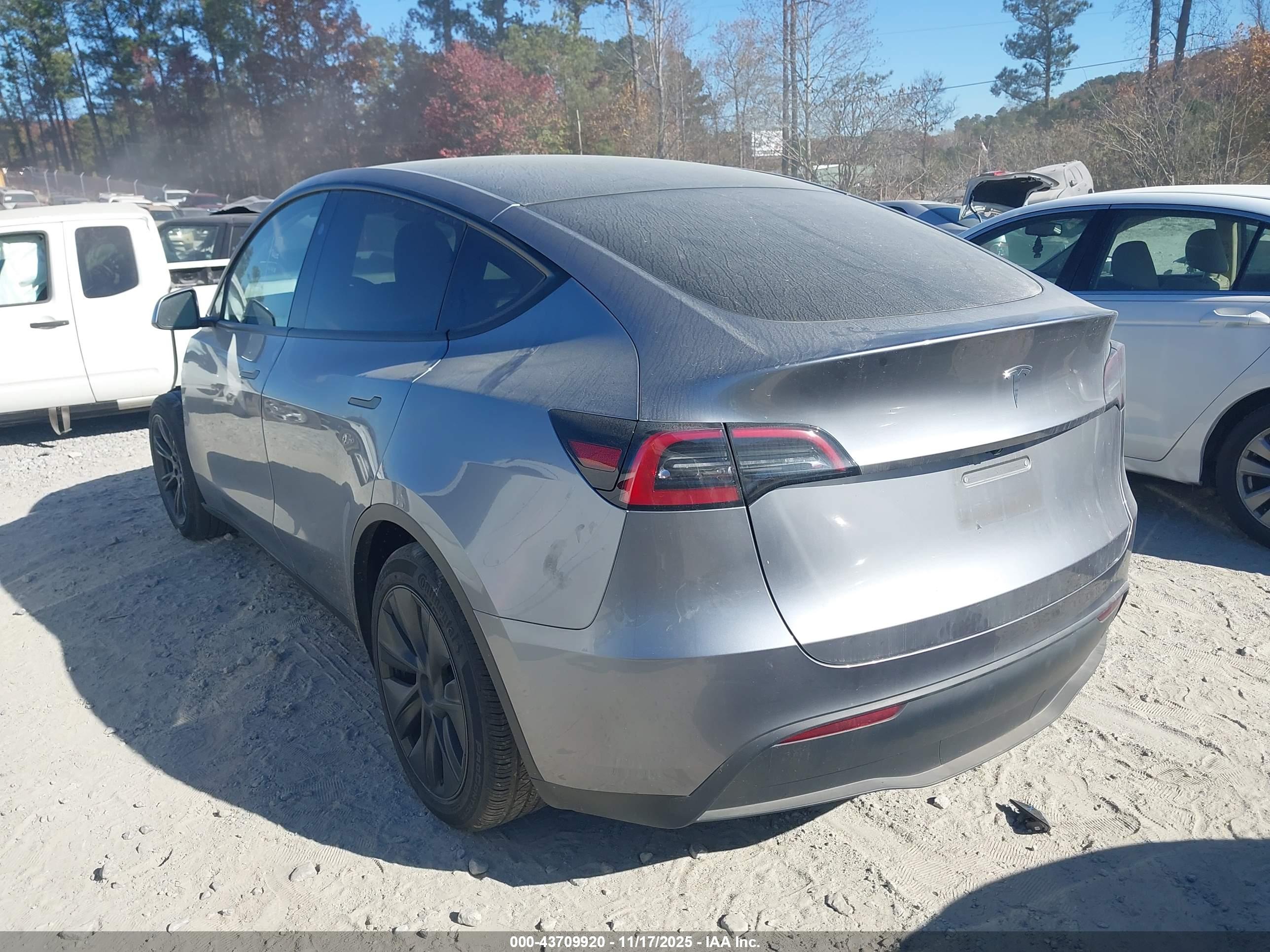 TESLA MODEL image 3