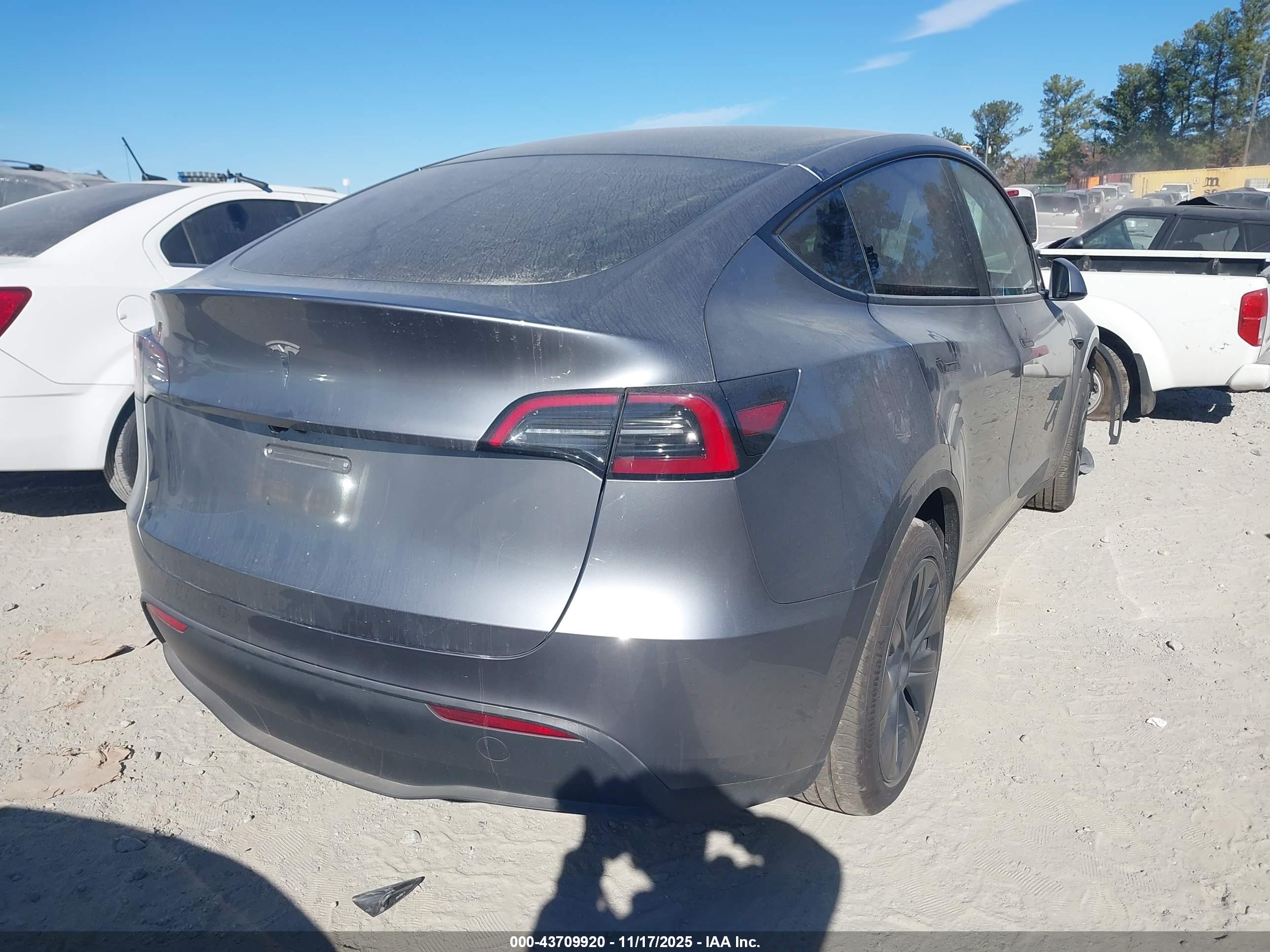 TESLA MODEL image 4
