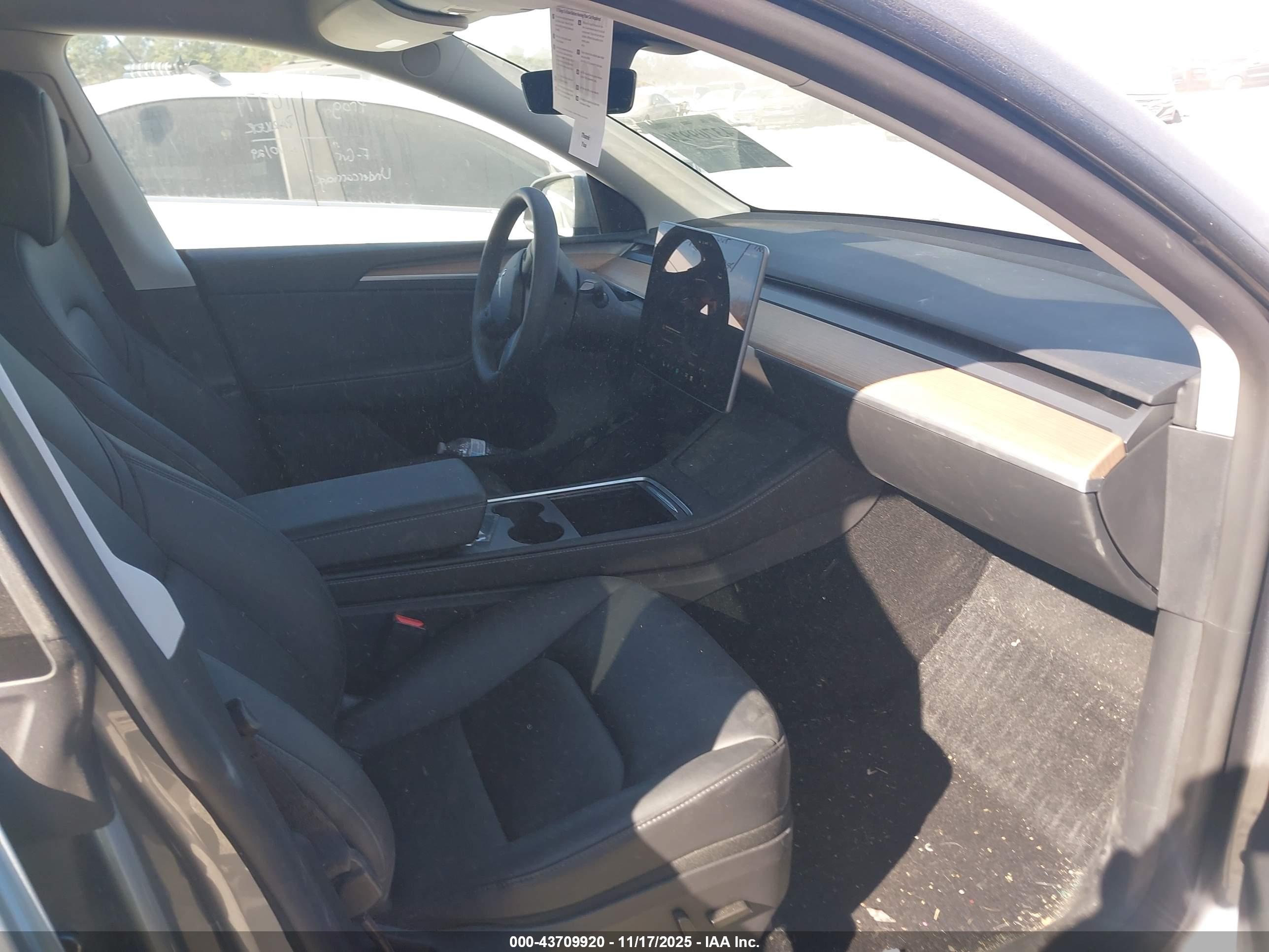TESLA MODEL image 5