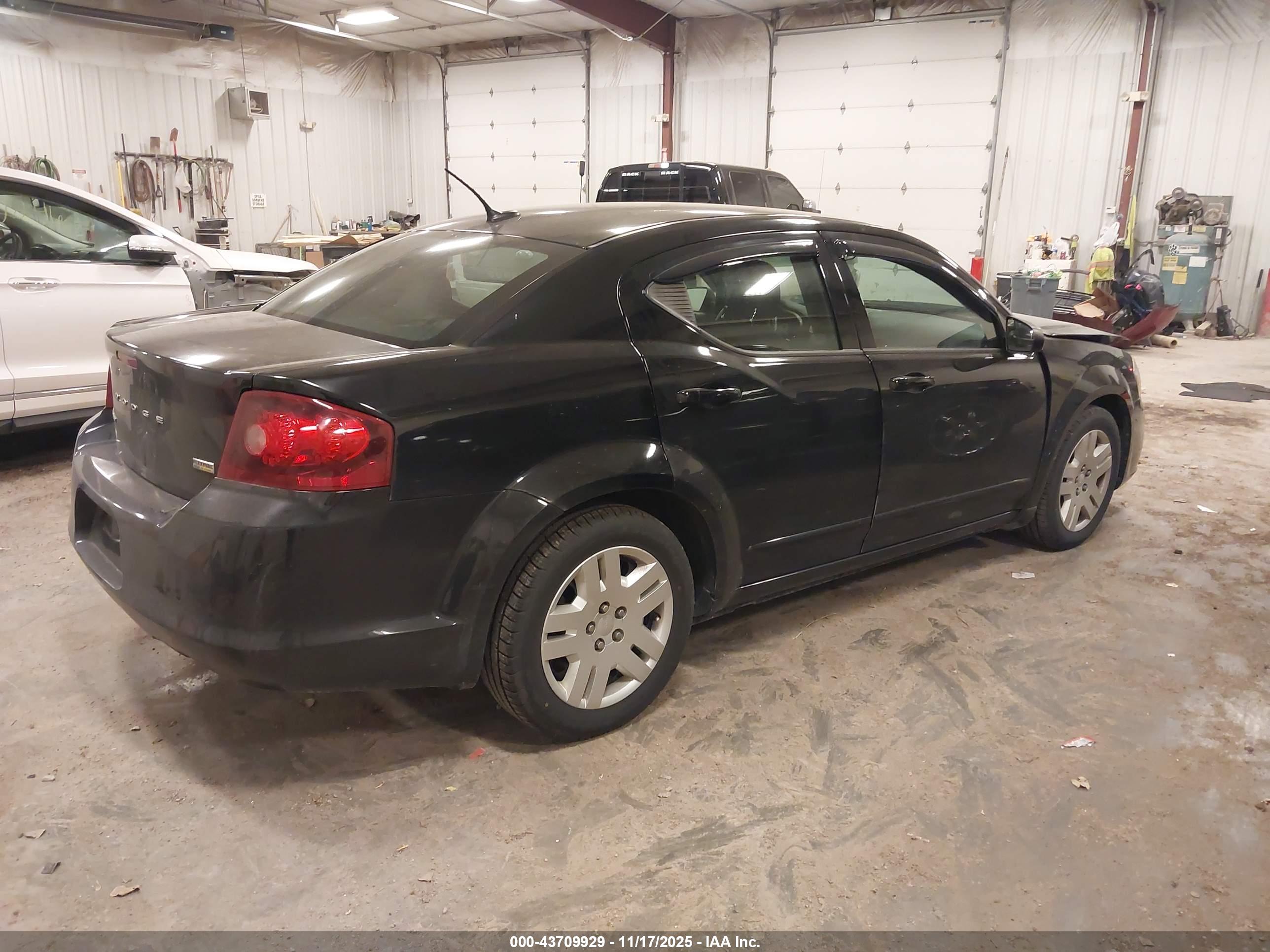 DODGE AVENGER image 4