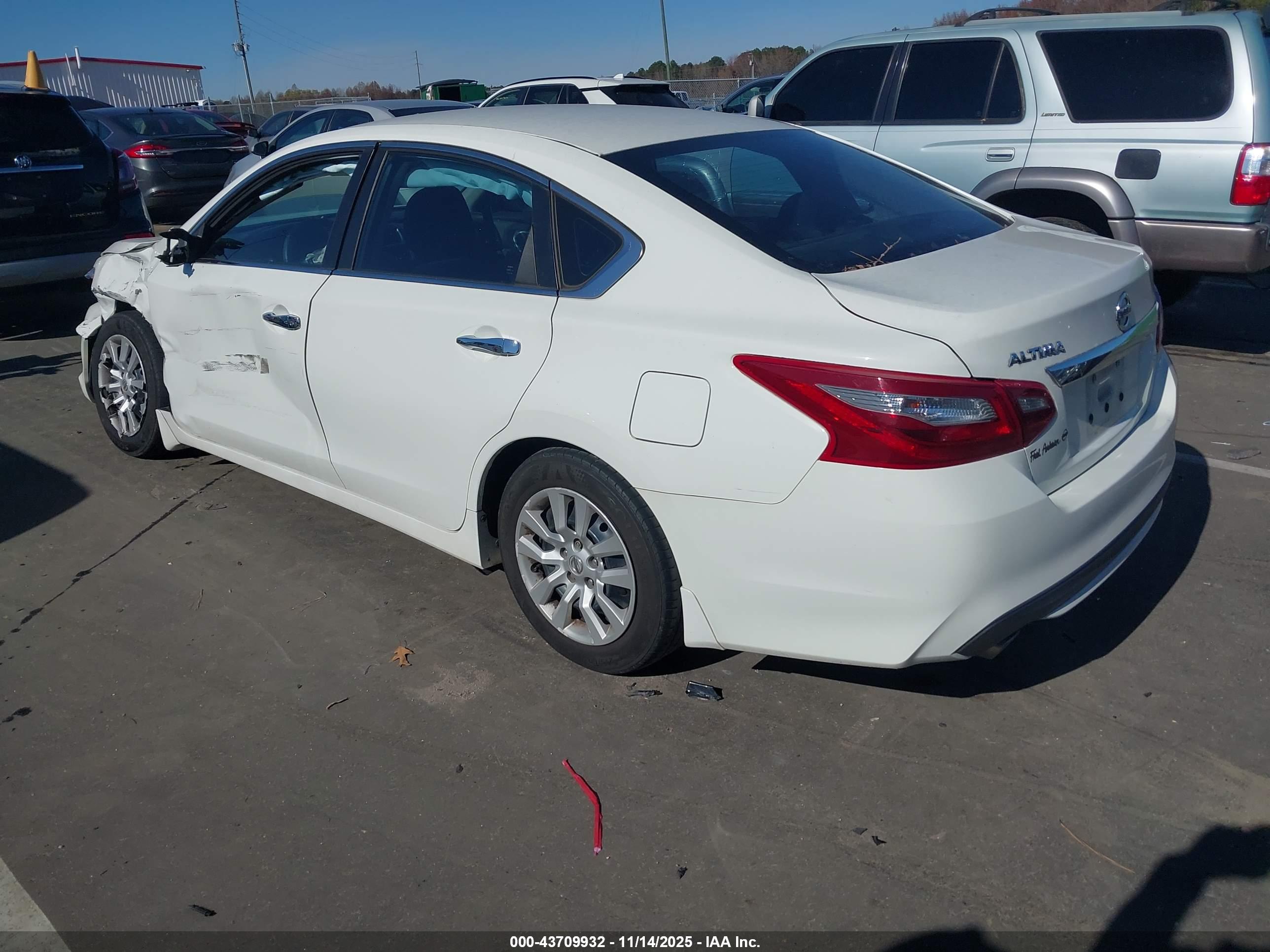 NISSAN ALTIMA image 3