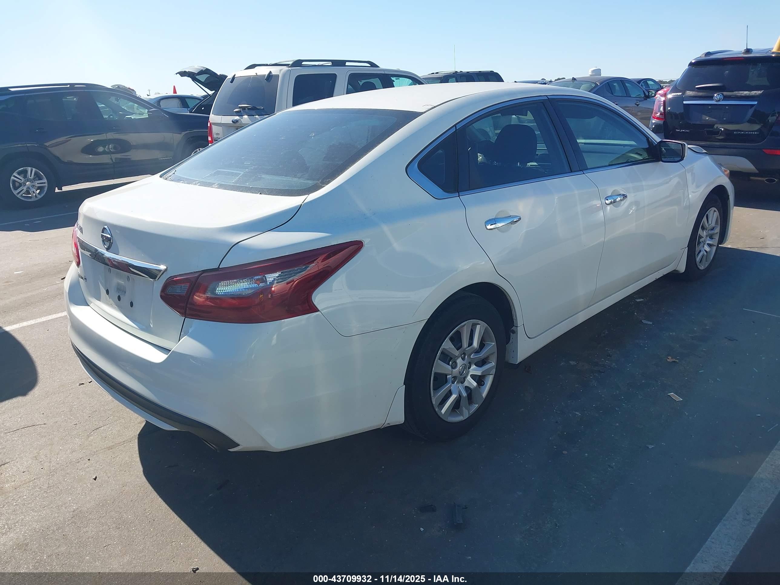 NISSAN ALTIMA image 4