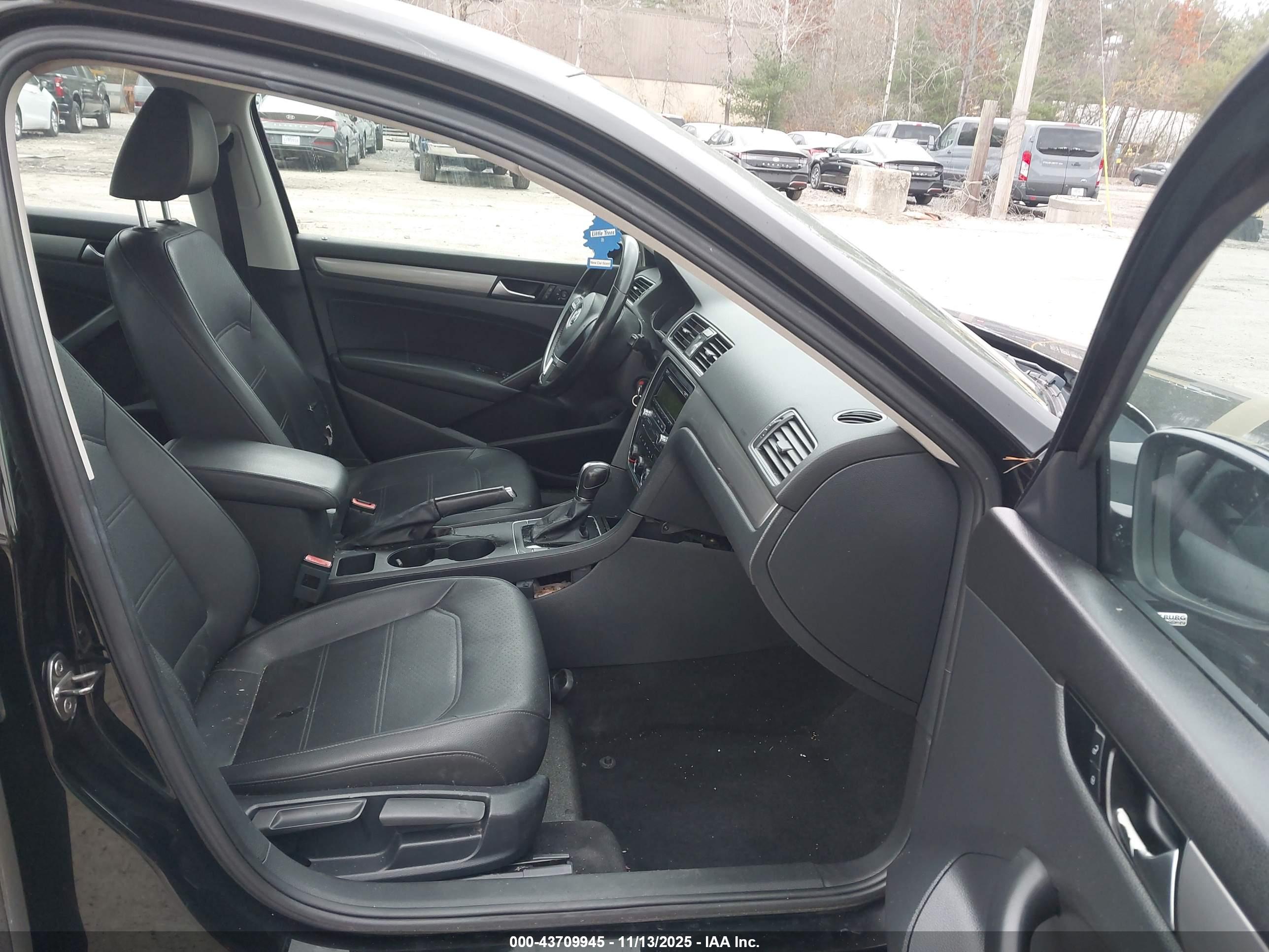 VOLKSWAGEN PASSAT image 5