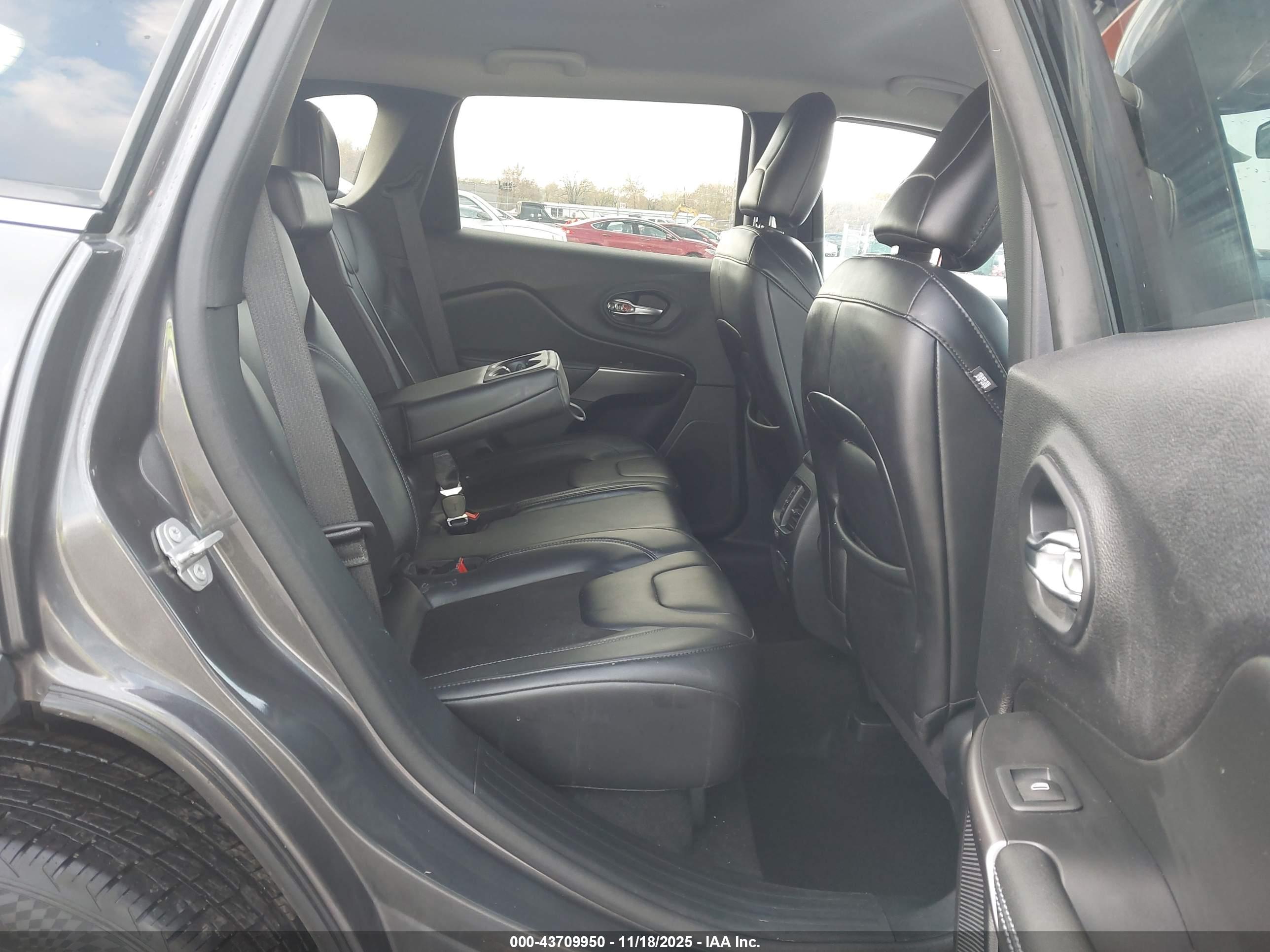 JEEP CHEROKEE image 8