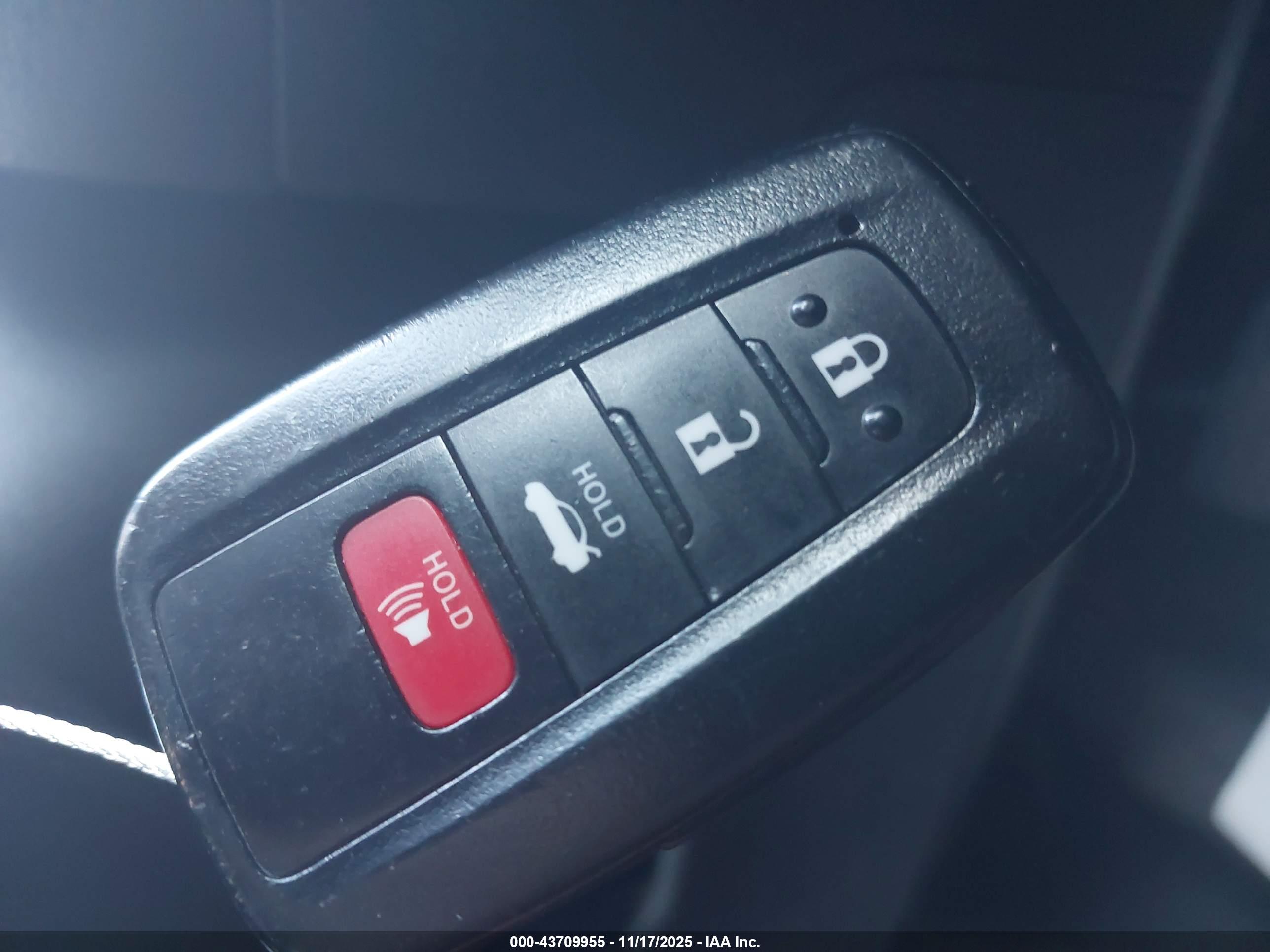 TOYOTA CAMRY image 11