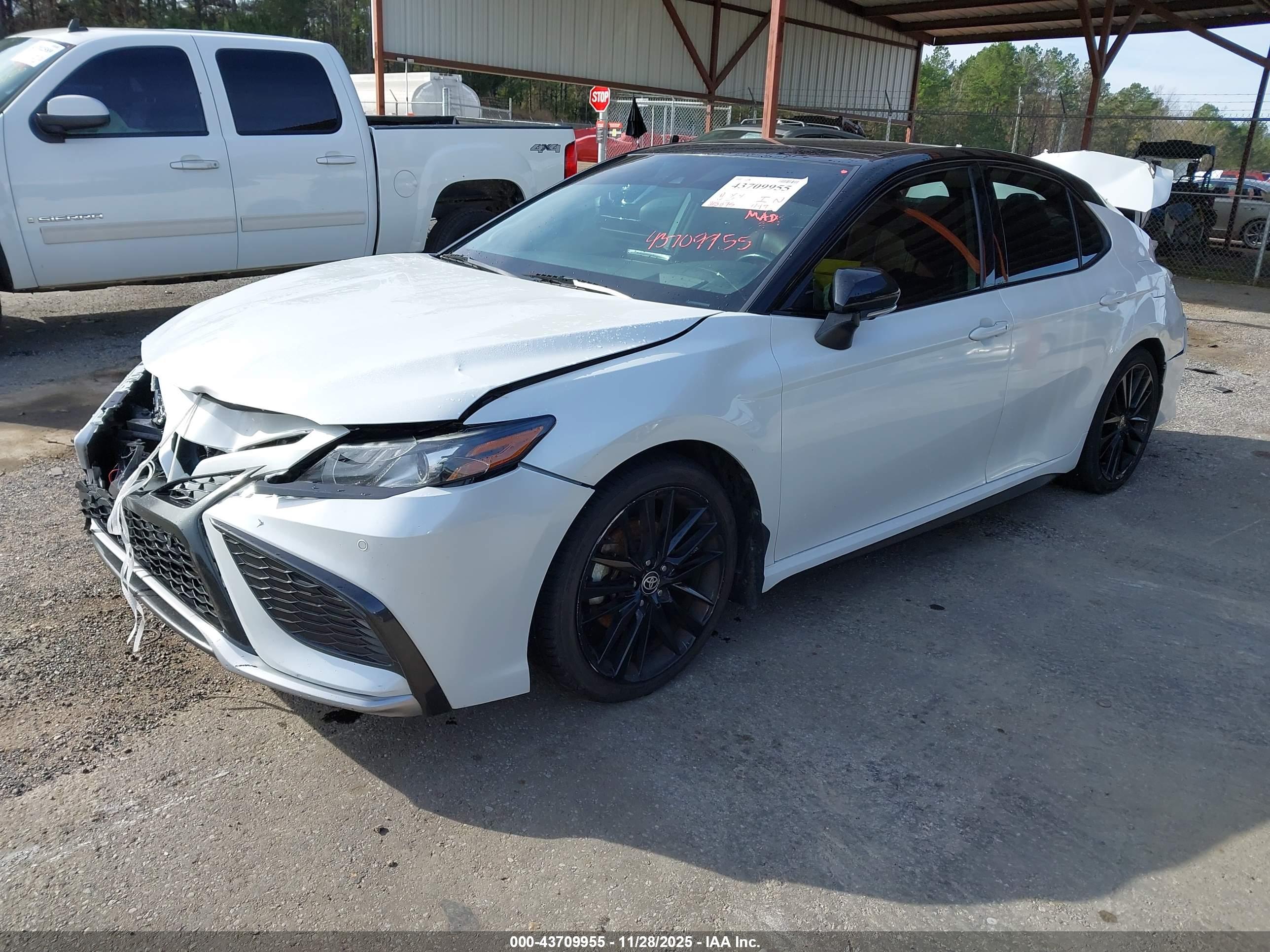 TOYOTA CAMRY image 2