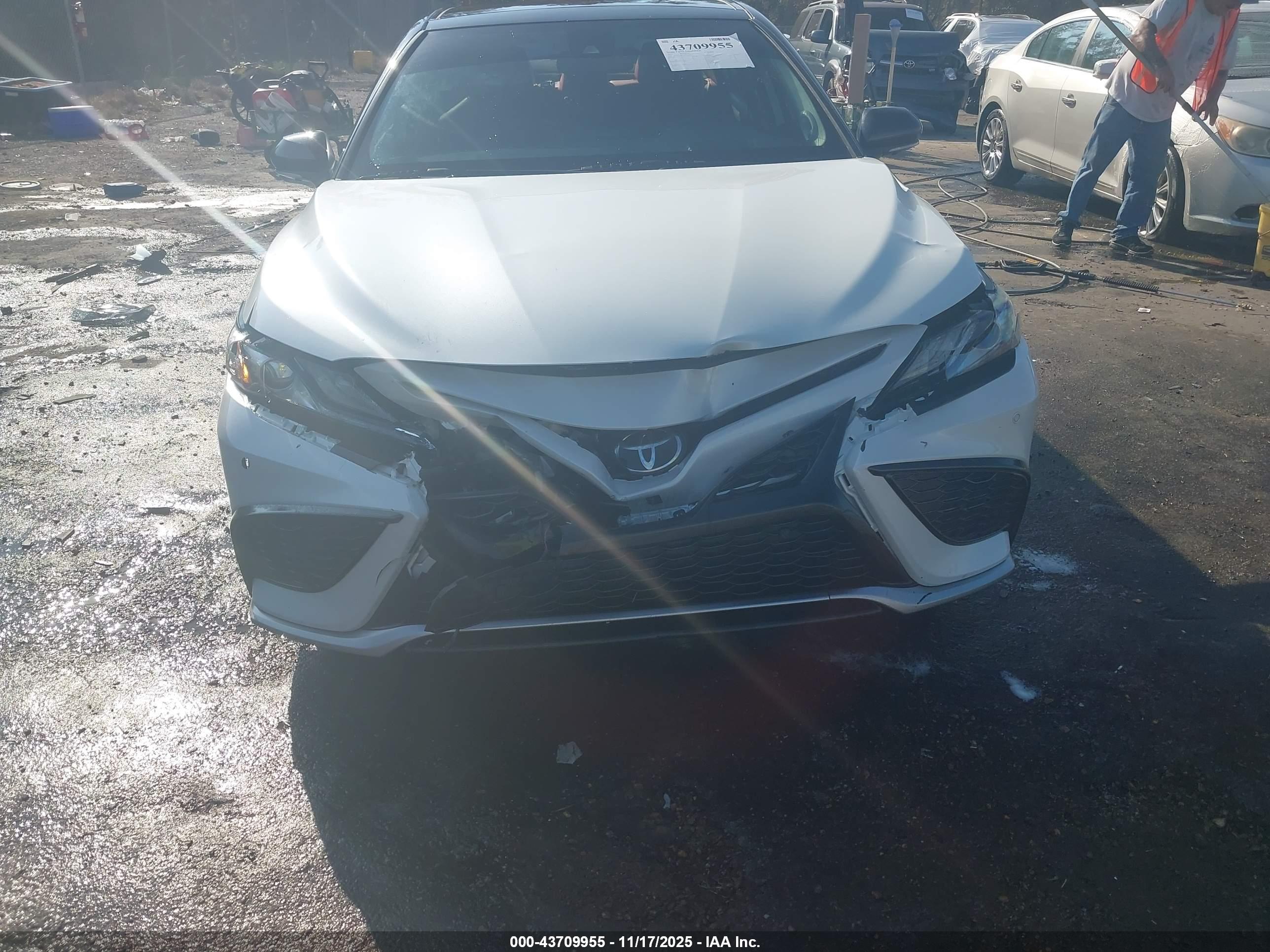 TOYOTA CAMRY image 6