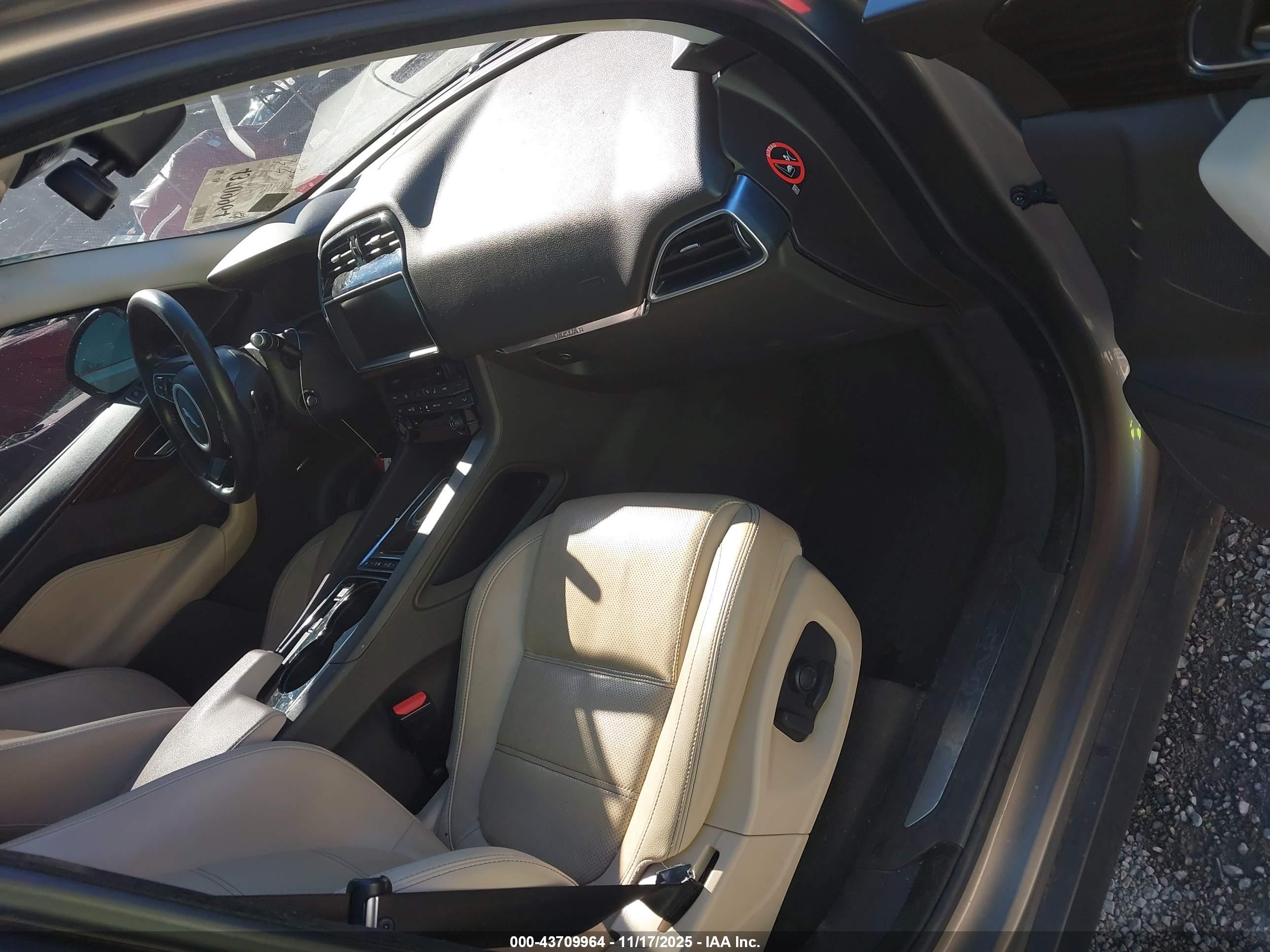 JAGUAR F-PACE image 5