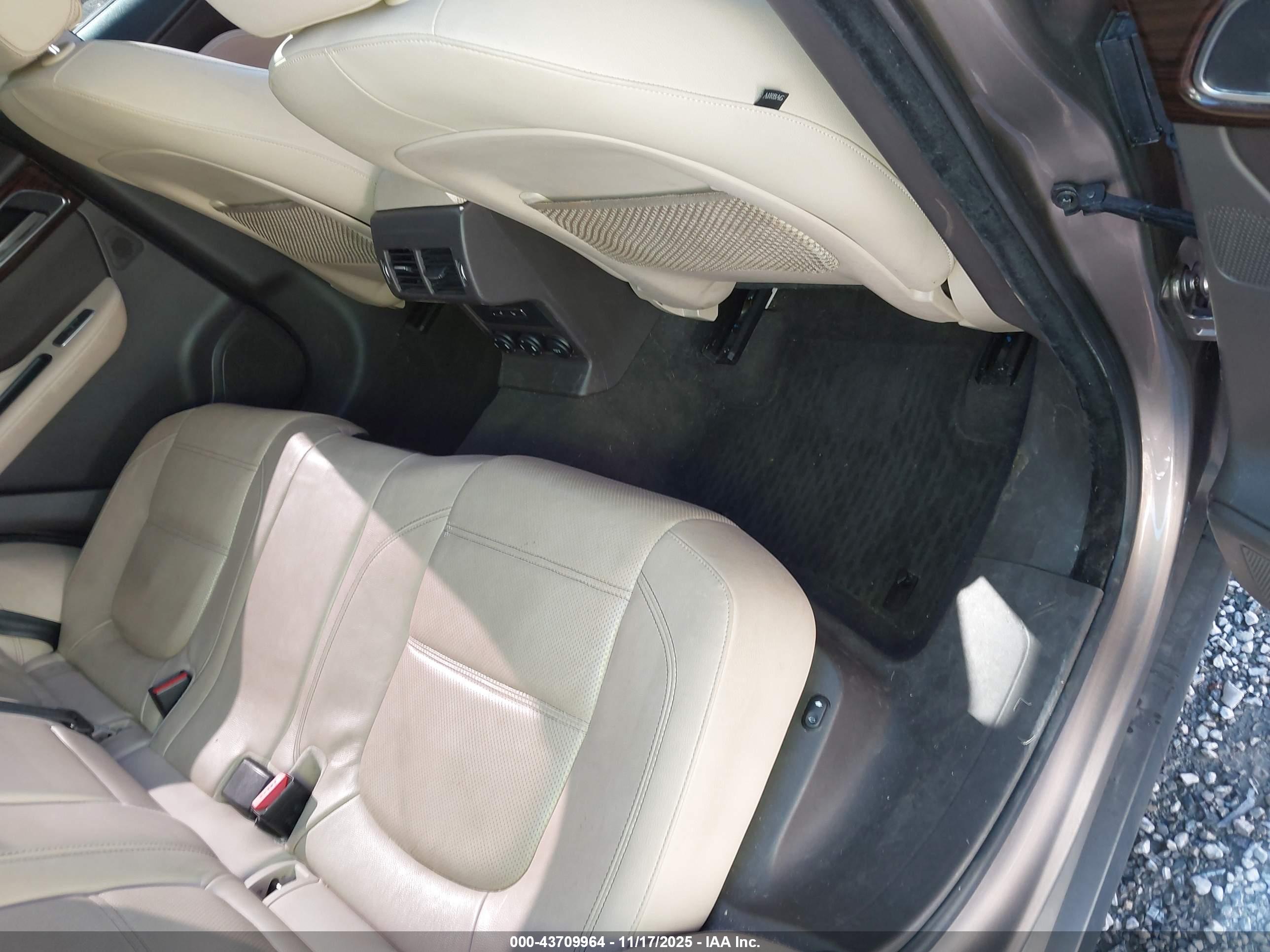 JAGUAR F-PACE image 8