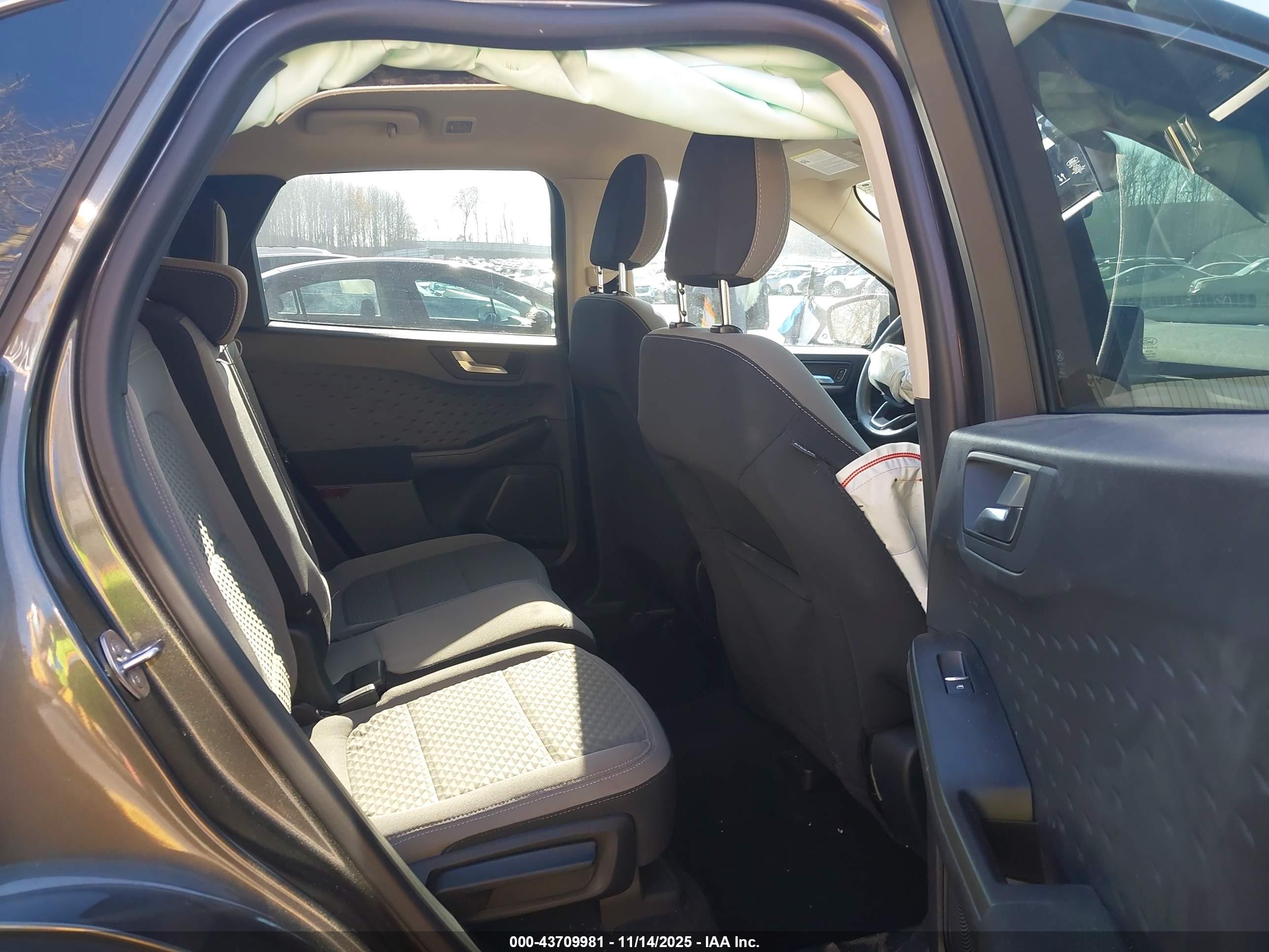 FORD ESCAPE image 8