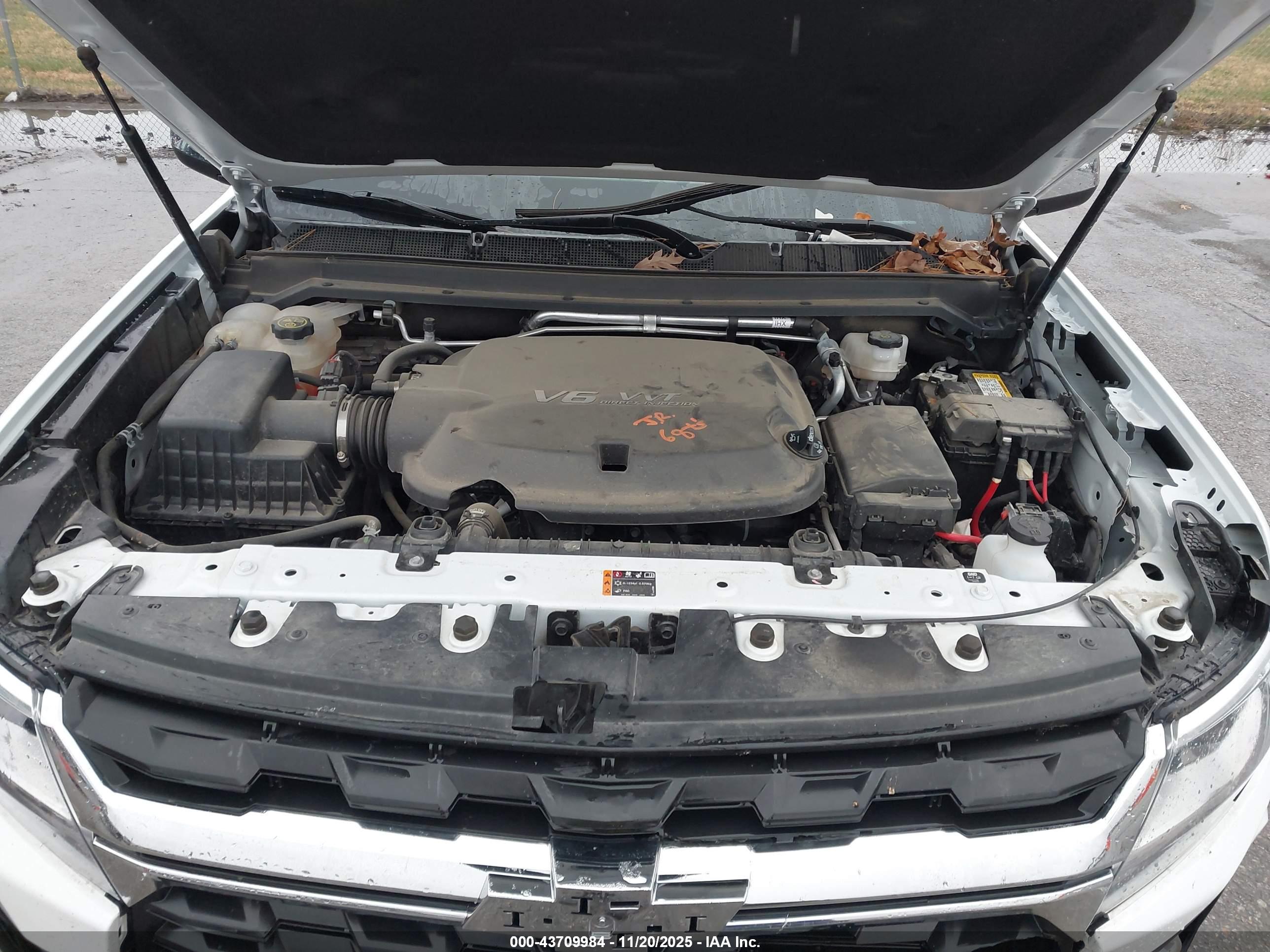 CHEVROLET COLORADO image 10