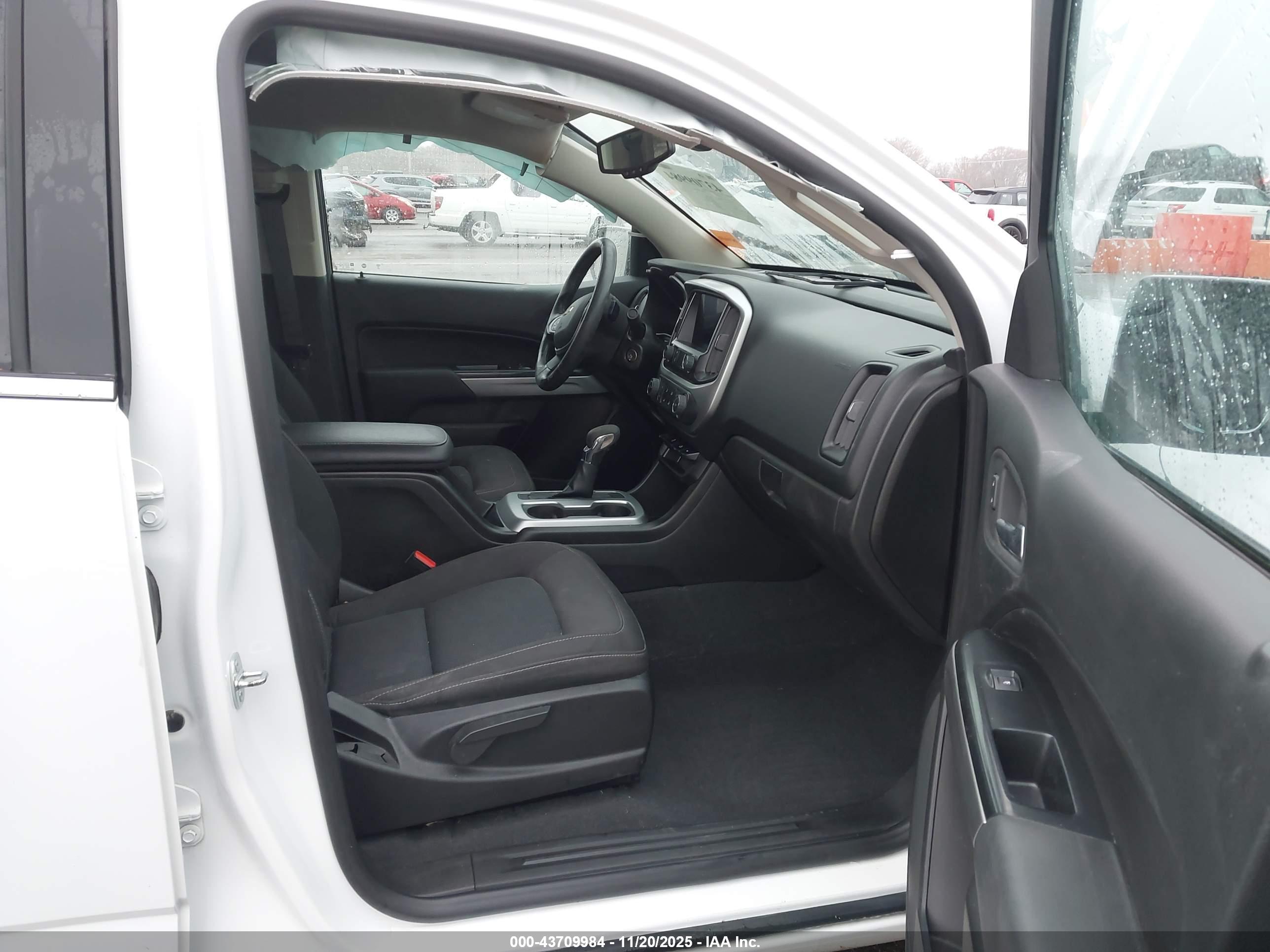 CHEVROLET COLORADO image 5