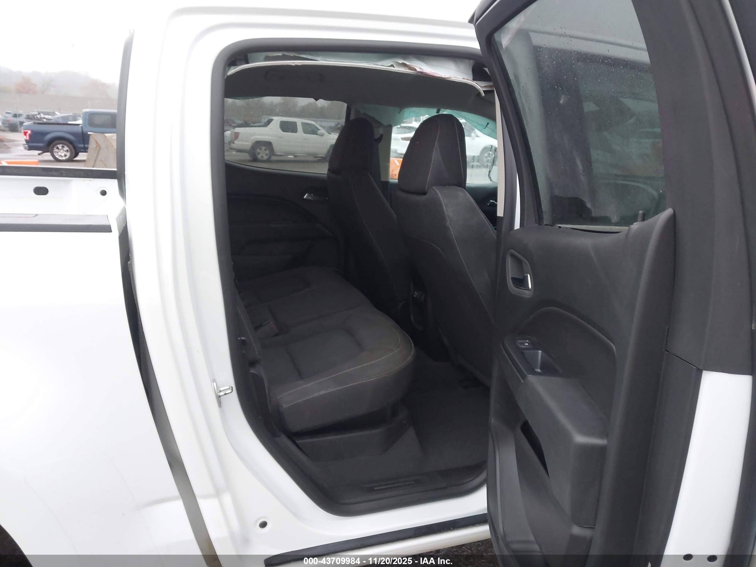 CHEVROLET COLORADO image 8