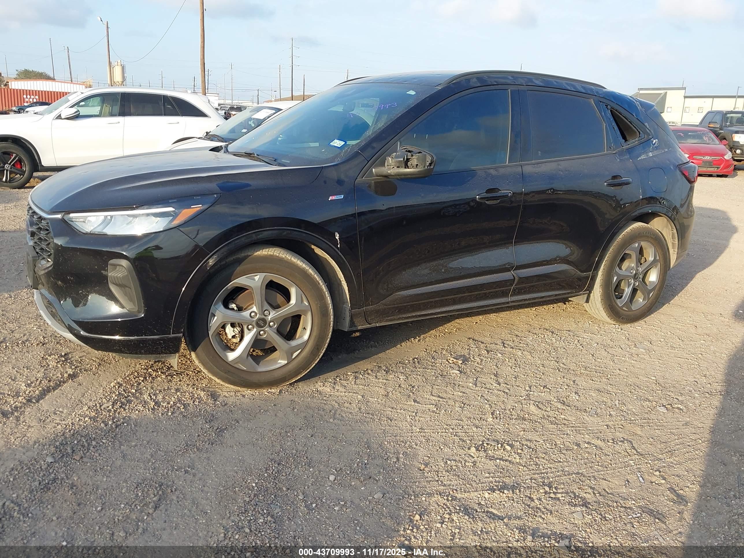 FORD ESCAPE image 2