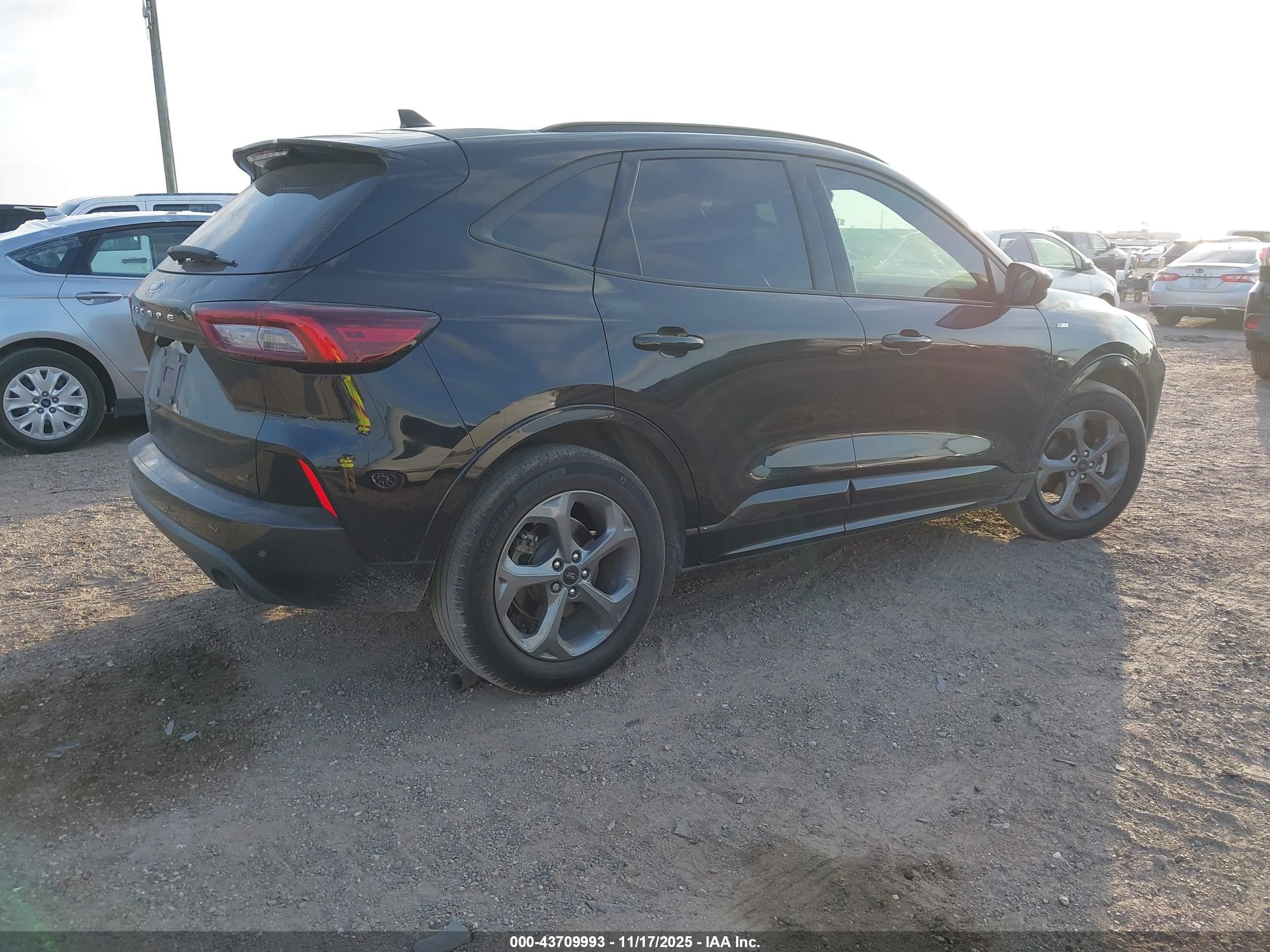 FORD ESCAPE image 4