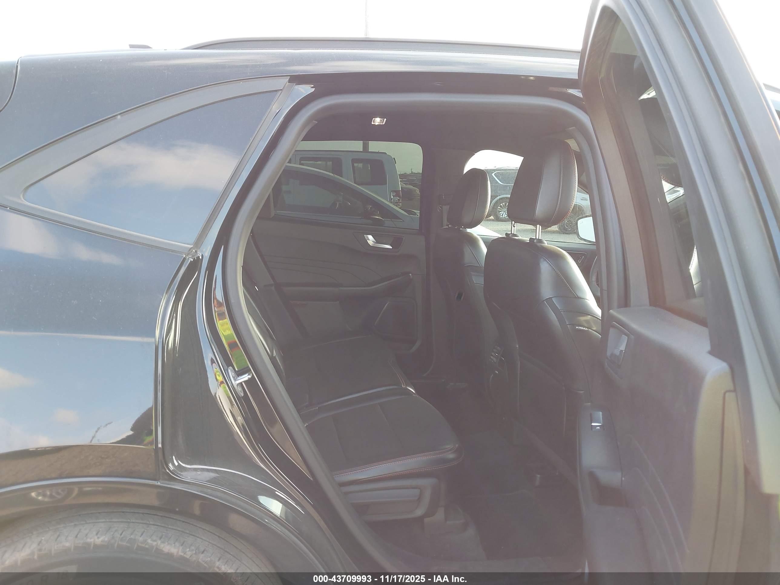 FORD ESCAPE image 8