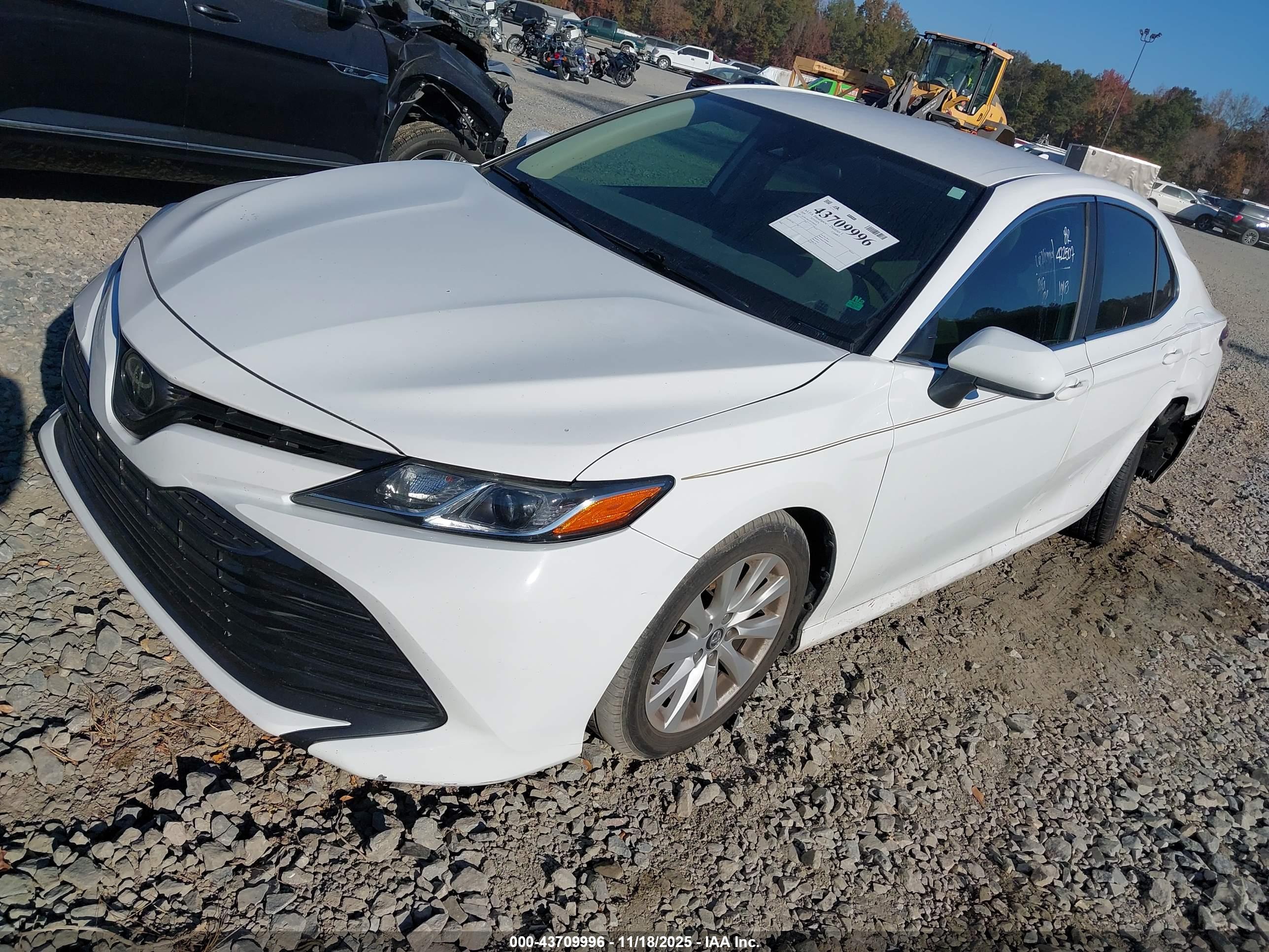 TOYOTA CAMRY image 2
