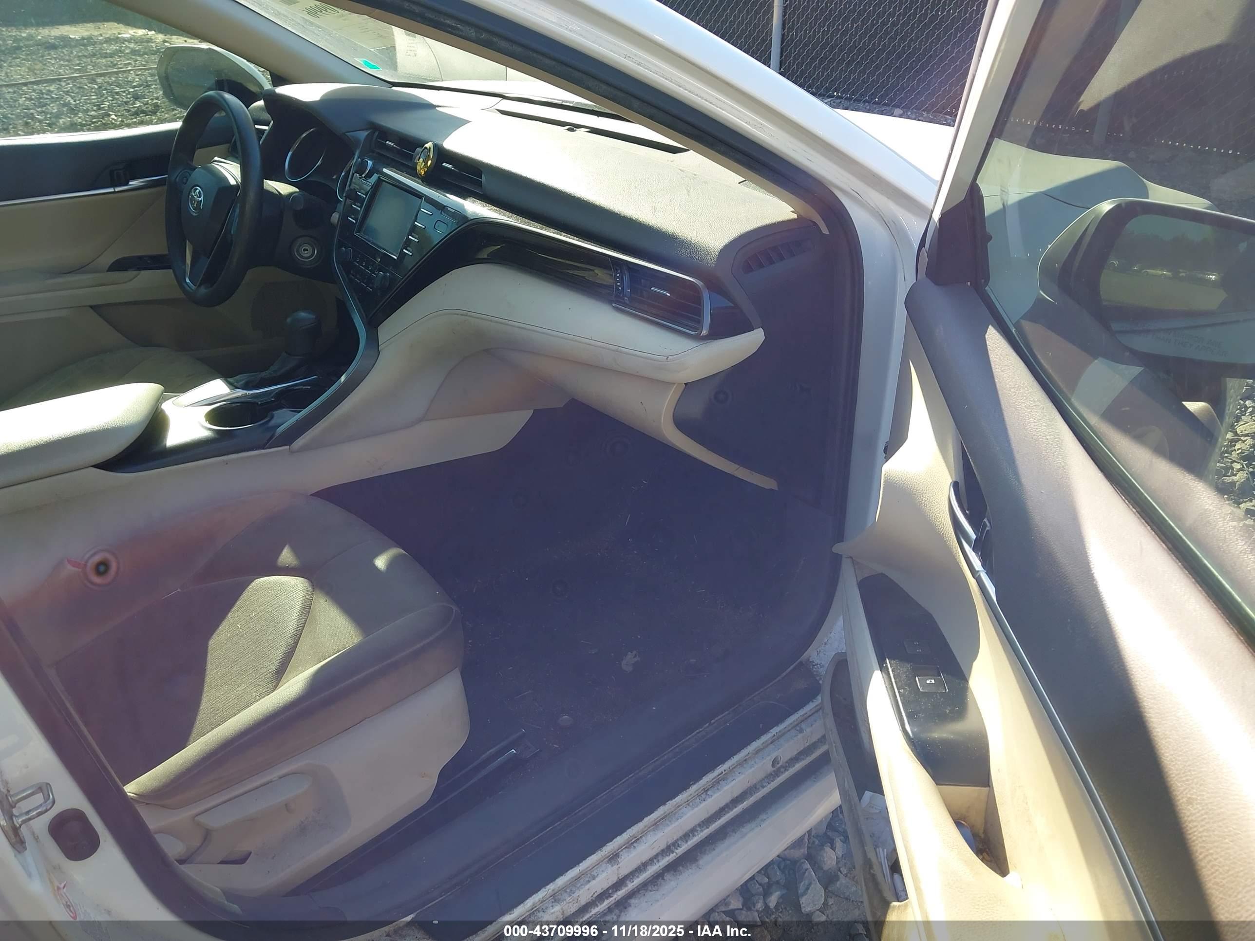 TOYOTA CAMRY image 5