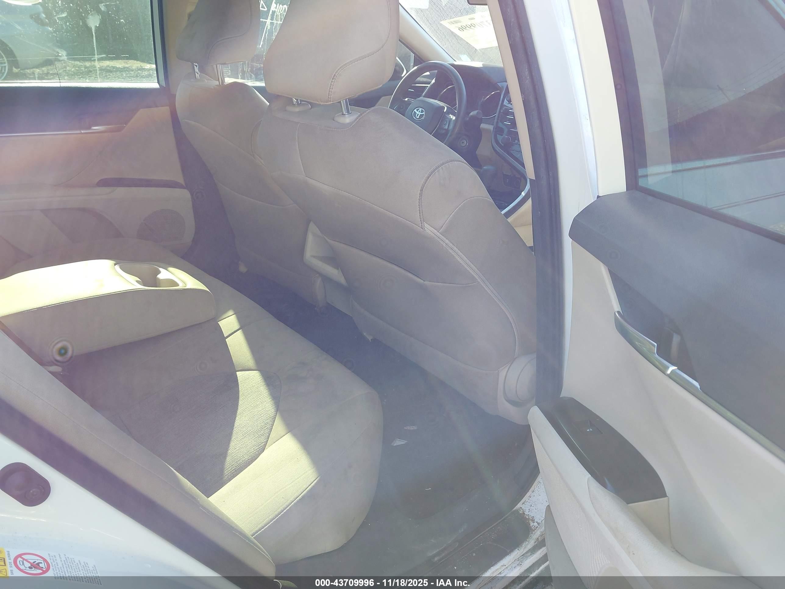 TOYOTA CAMRY image 8