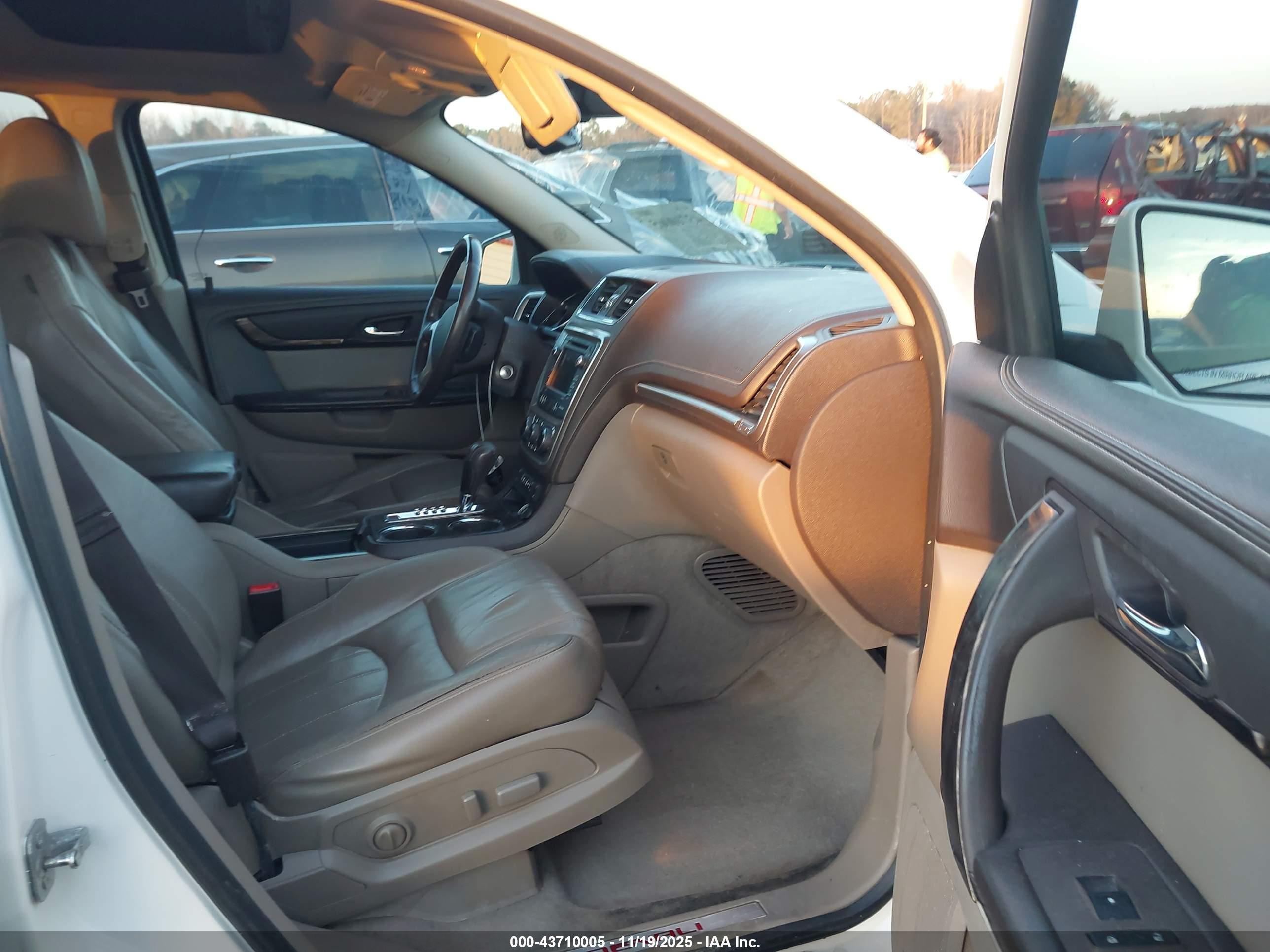 GMC ACADIA image 5